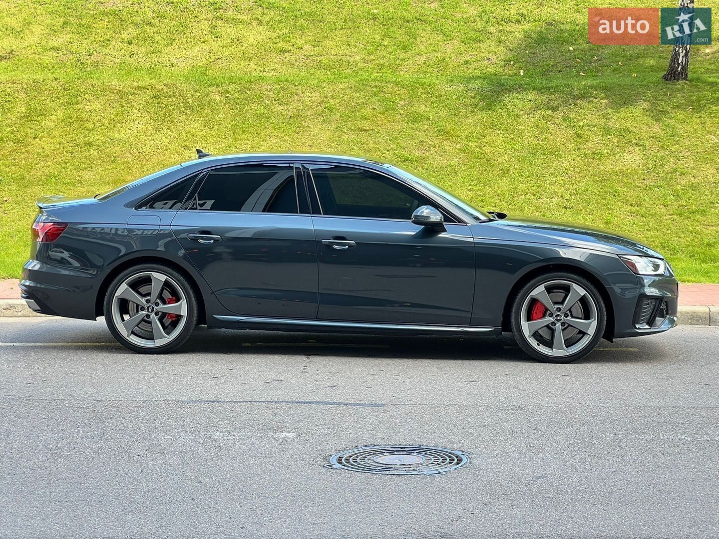 Audi A4 2019 VIN WAUANAF49LN006454 фото оголошення 24 з 54