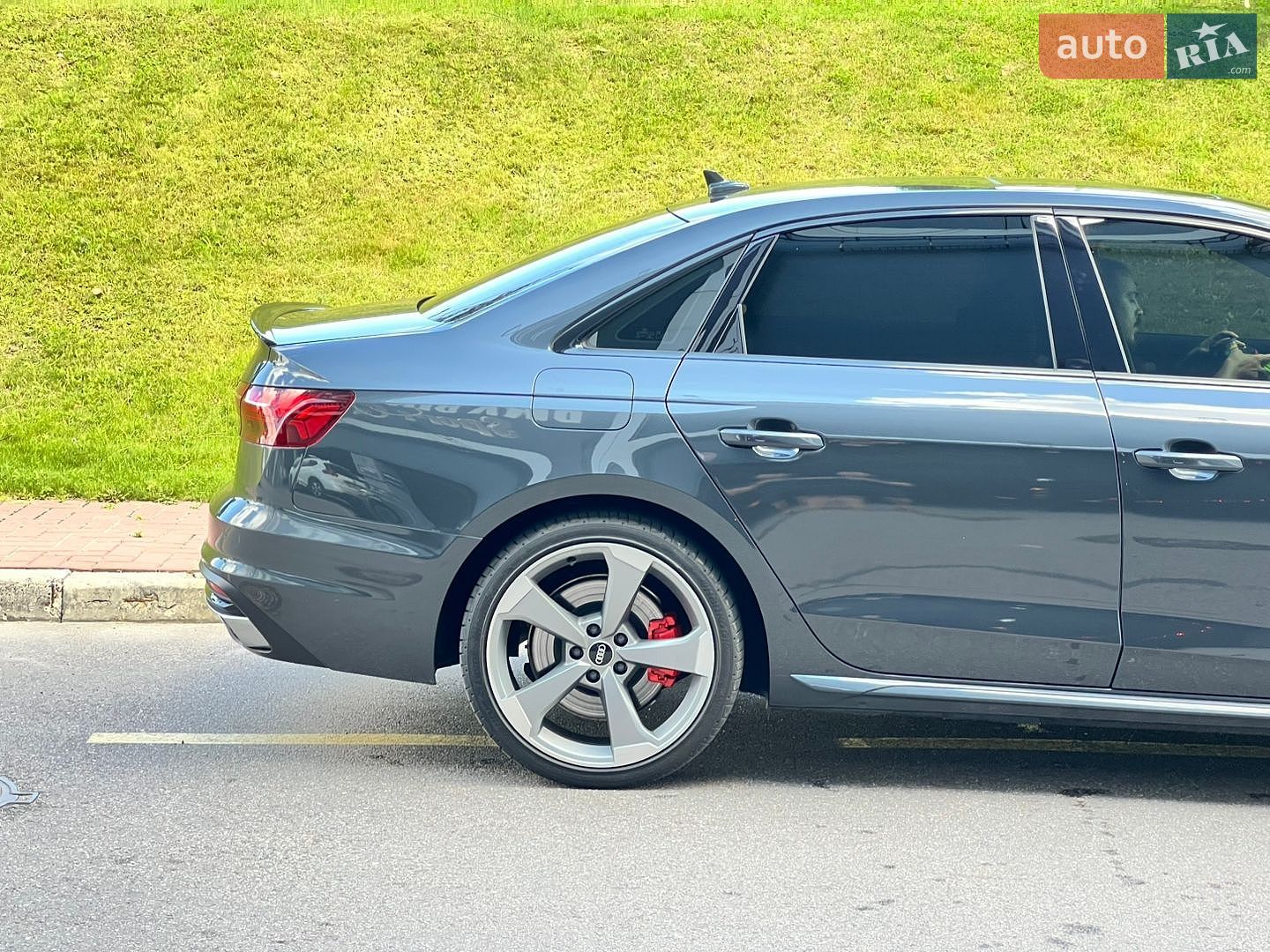 Audi A4 2019 VIN WAUANAF49LN006454 фото оголошення 25 з 54