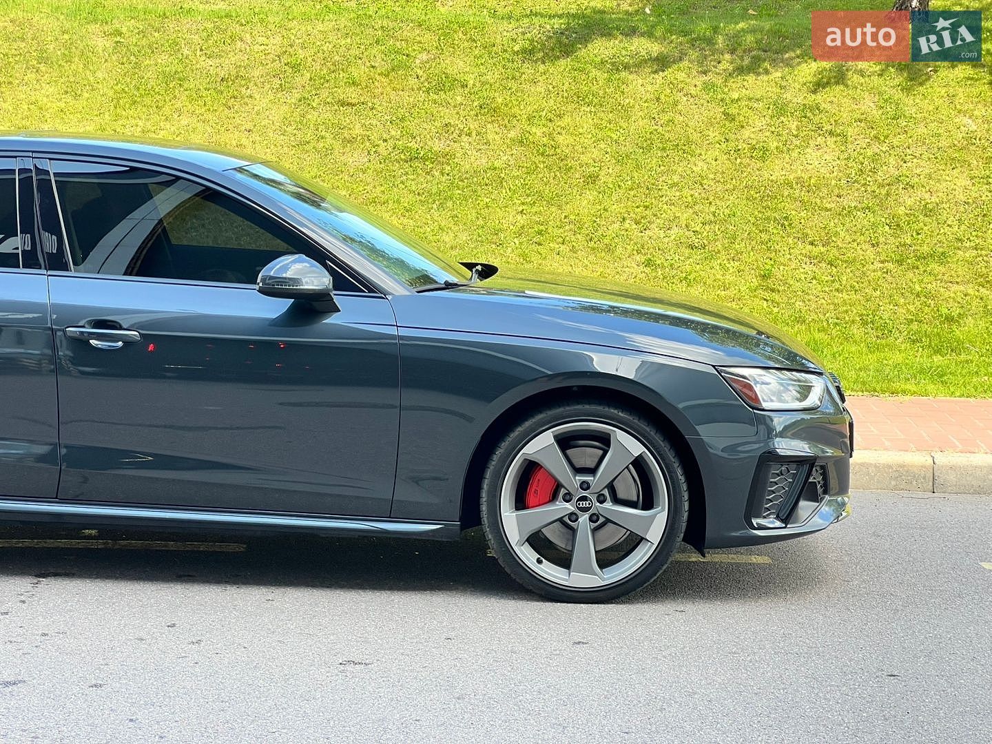 Audi A4 2019 VIN WAUANAF49LN006454 фото оголошення 26 з 54
