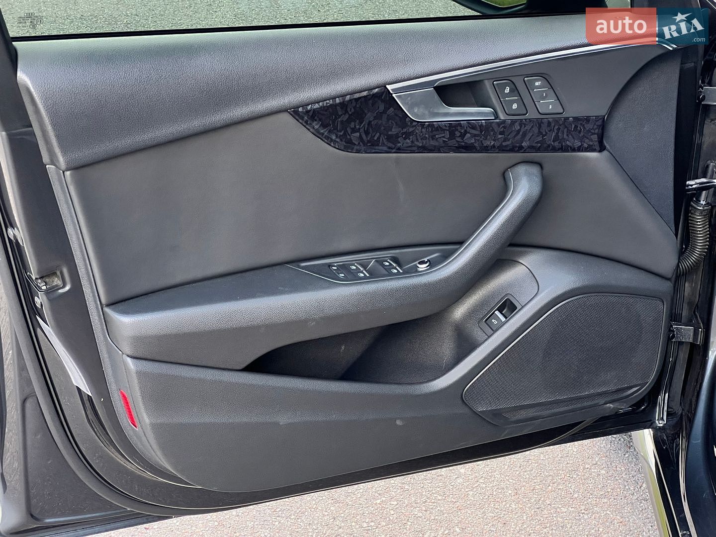 Audi A4 2019 VIN WAUANAF49LN006454 фото оголошення 27 з 54