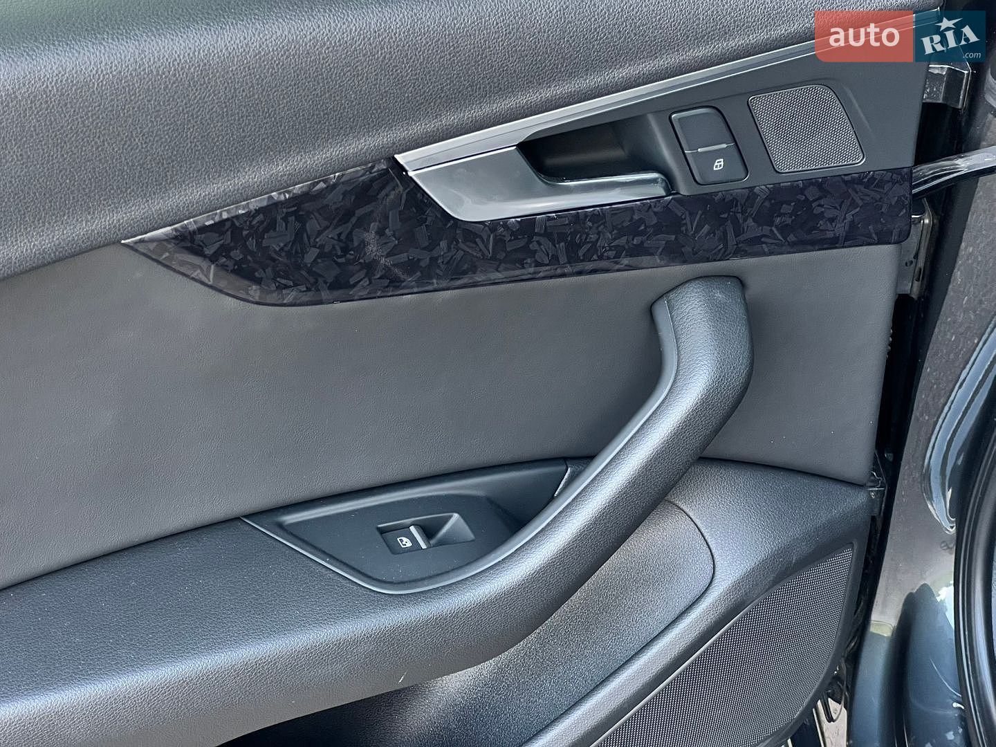 Audi A4 2019 VIN WAUANAF49LN006454 фото оголошення 40 з 54