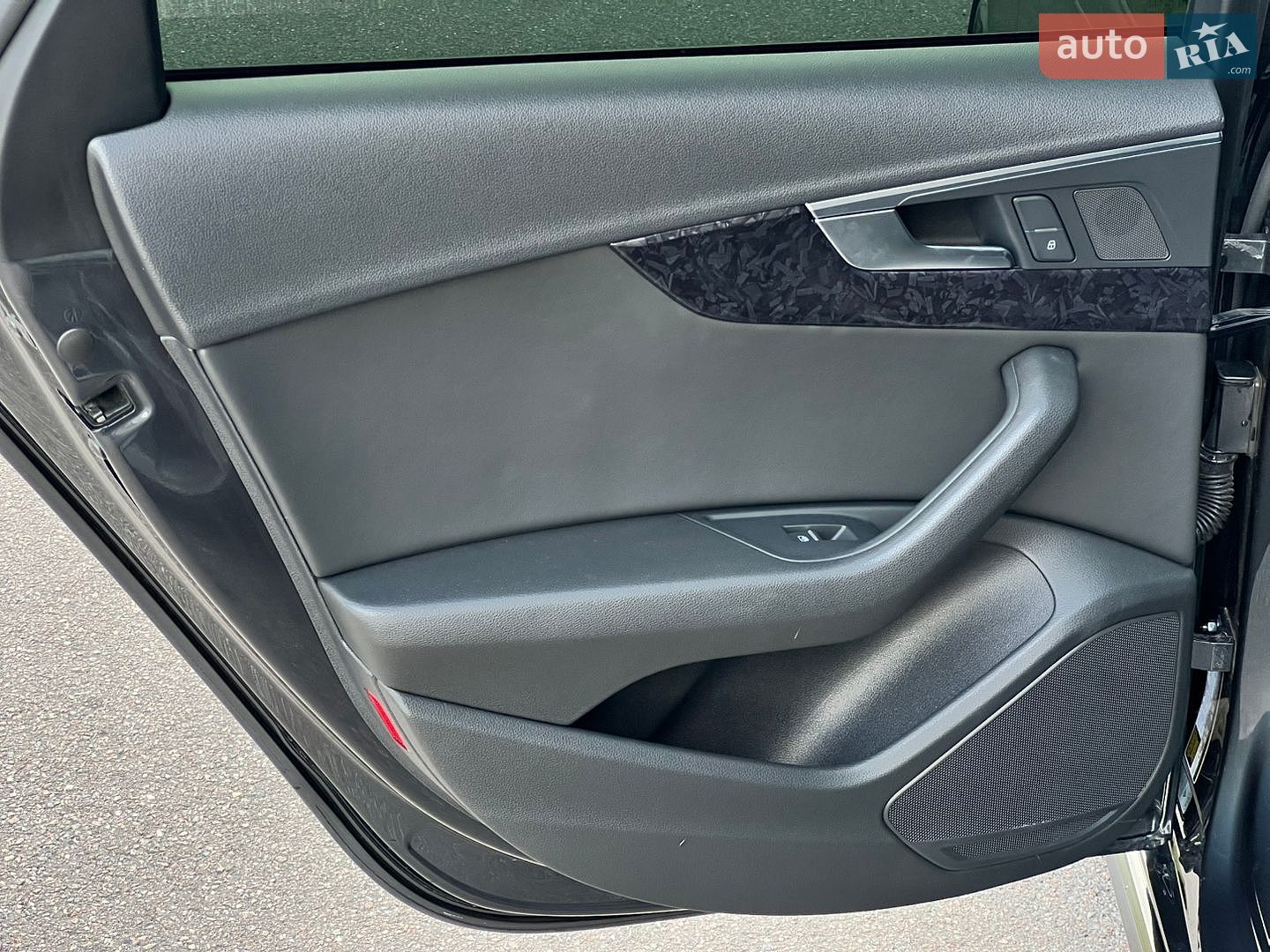 Audi A4 2019 VIN WAUANAF49LN006454 фото оголошення 39 з 54