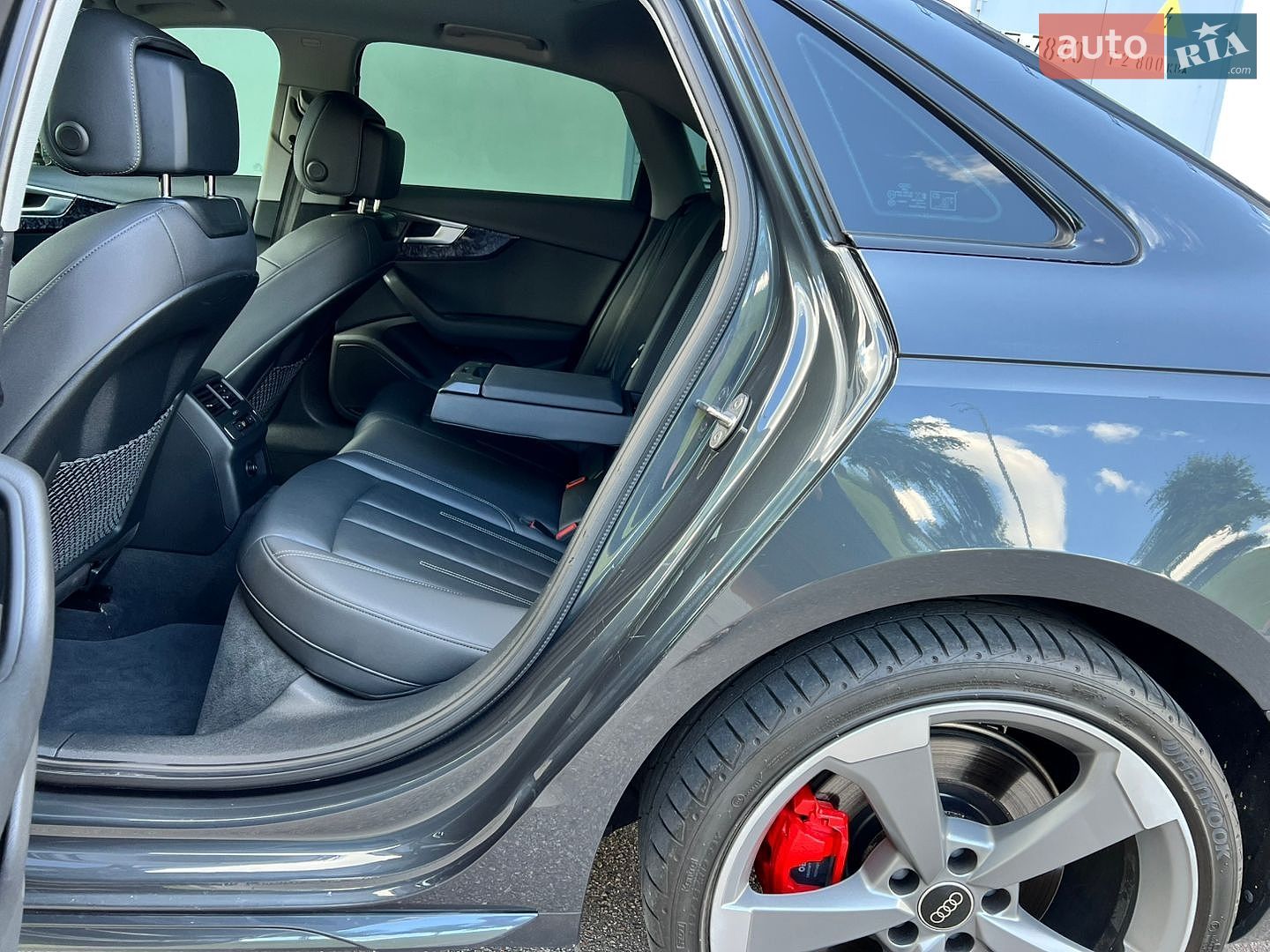 Audi A4 2019 VIN WAUANAF49LN006454 фото оголошення 41 з 54