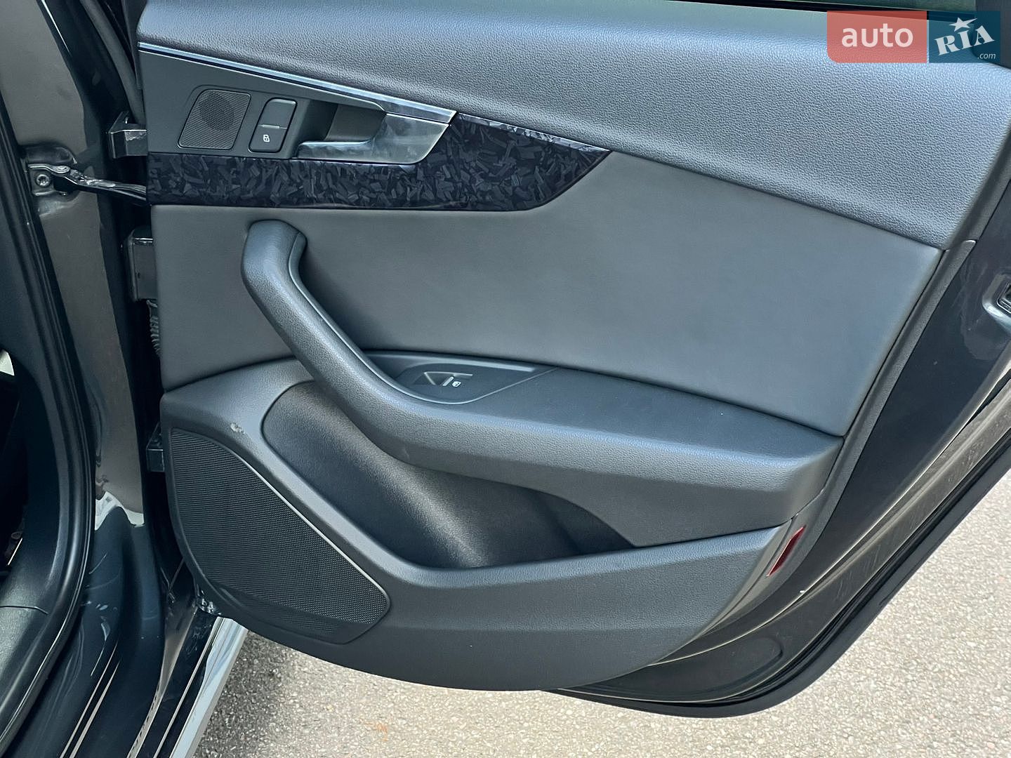 Audi A4 2019 VIN WAUANAF49LN006454 фото оголошення 43 з 54