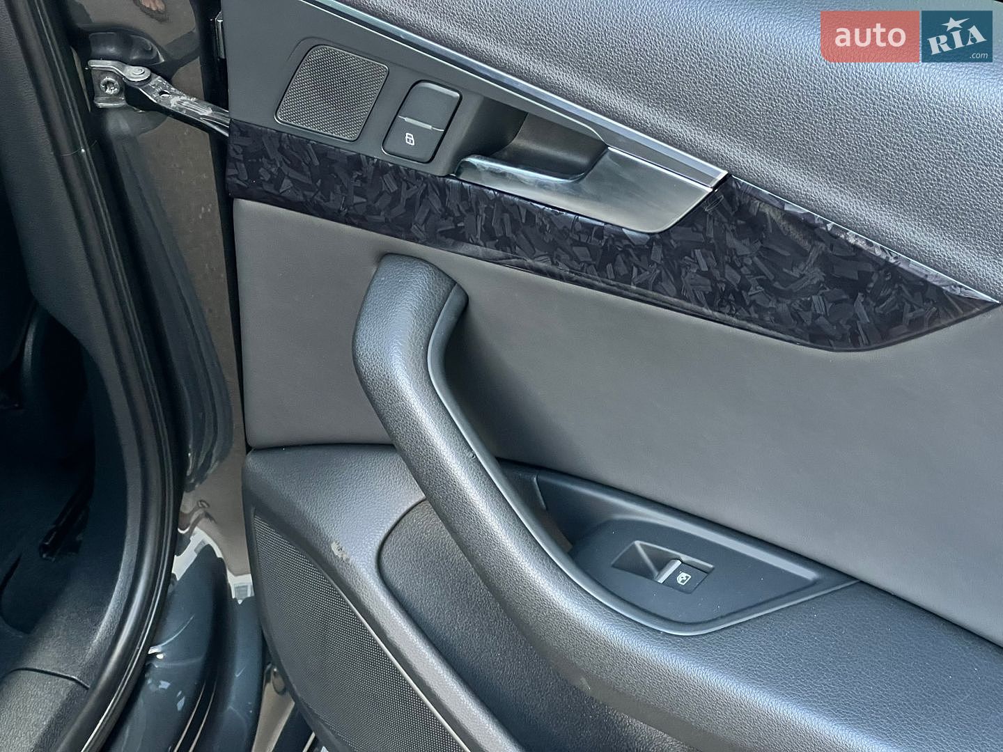 Audi A4 2019 VIN WAUANAF49LN006454 фото оголошення 44 з 54