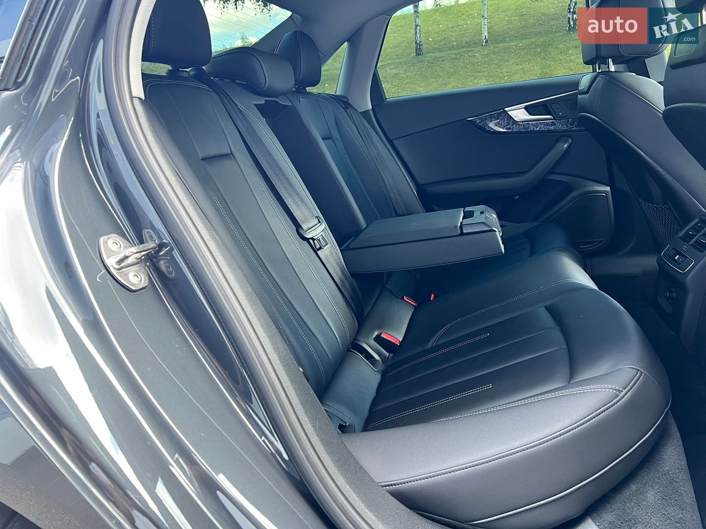 Audi A4 2019 VIN WAUANAF49LN006454 фото оголошення 46 з 54