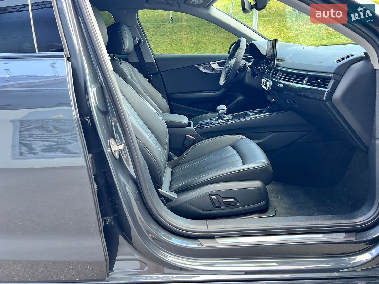 Audi A4 2019 VIN WAUANAF49LN006454 фото оголошення 49 з 54