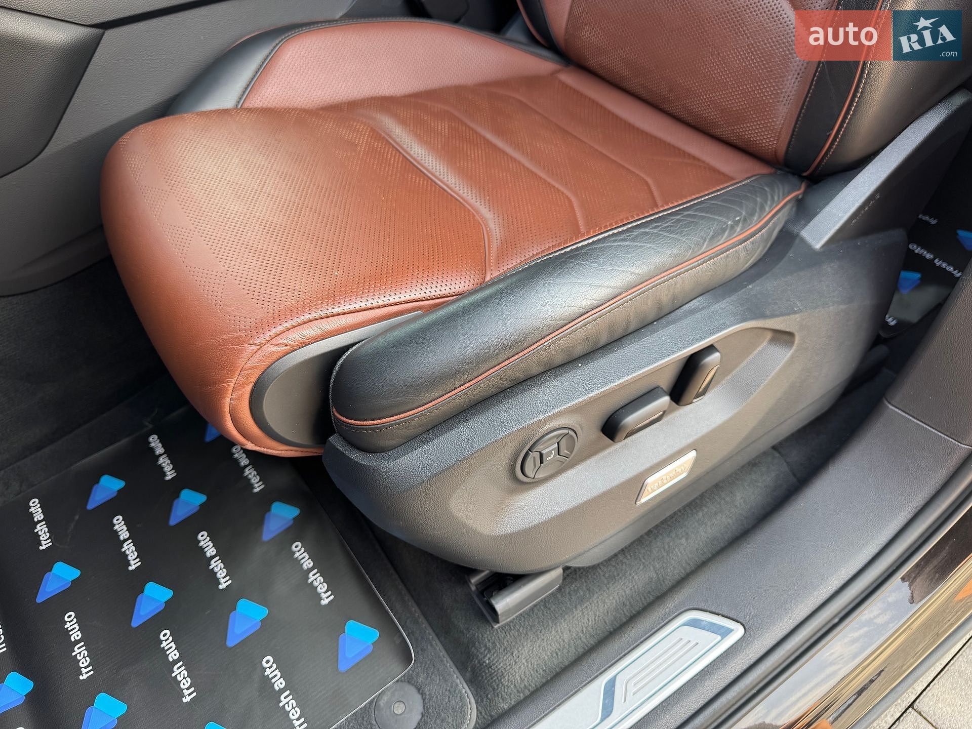 Volkswagen Touareg 2020 VIN WVGZZZCRZLD027892 фото оголошення 18 з 41