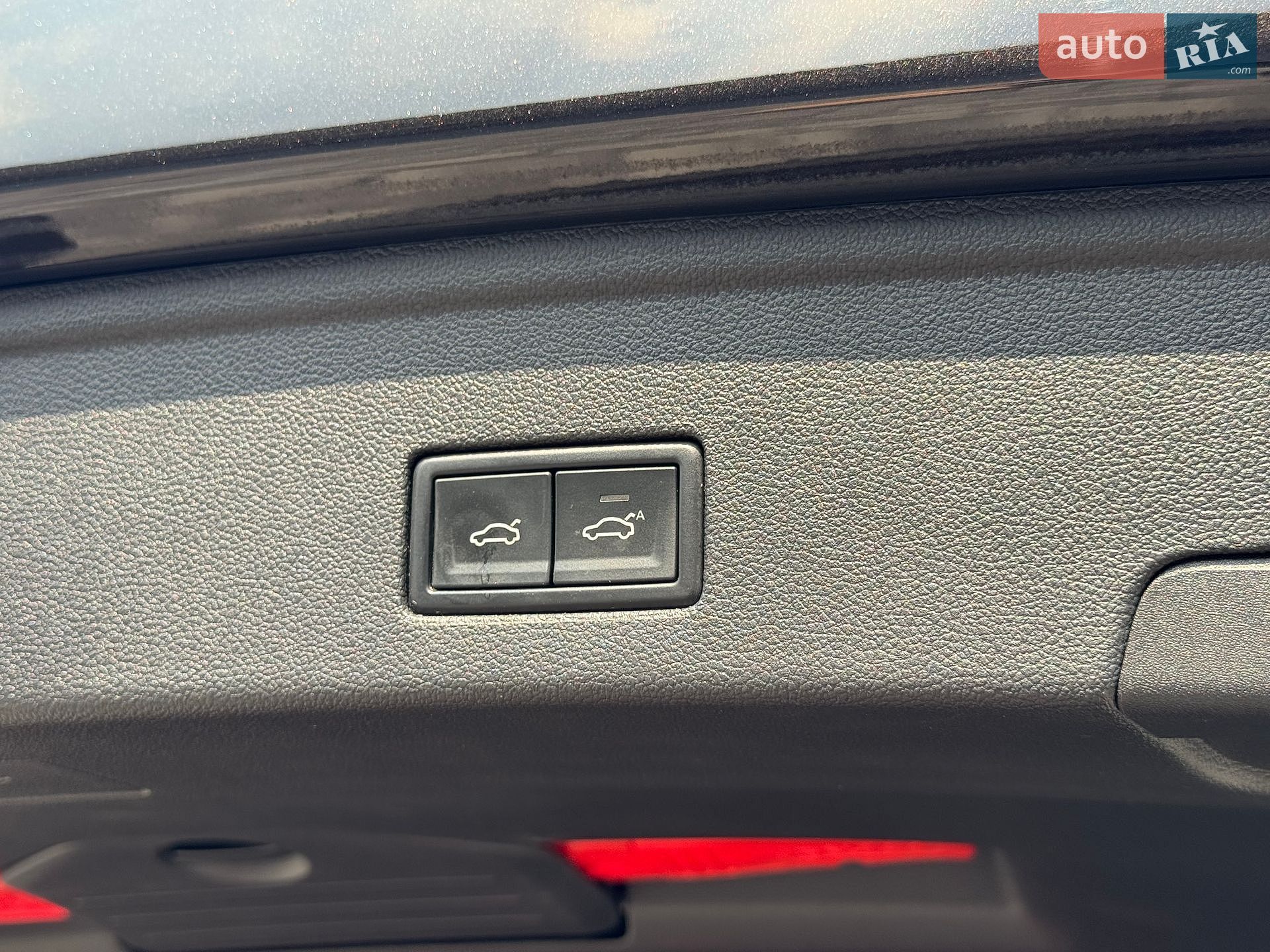 Volkswagen Touareg 2020 VIN WVGZZZCRZLD027892 фото оголошення 32 з 41