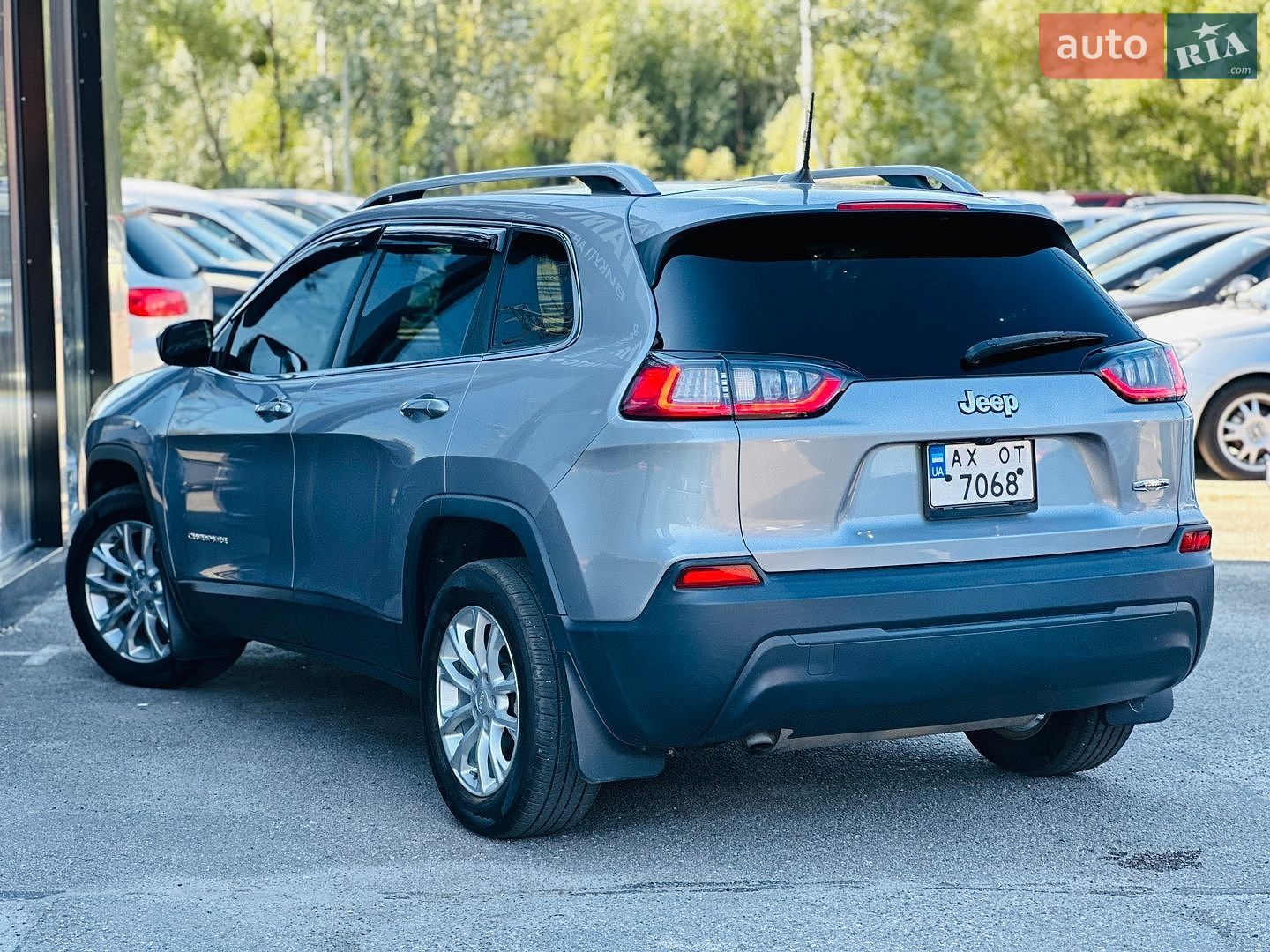 Jeep Cherokee 2018 VIN 1C4PJLCB3KD206922 фото оголошення 4 з 36
