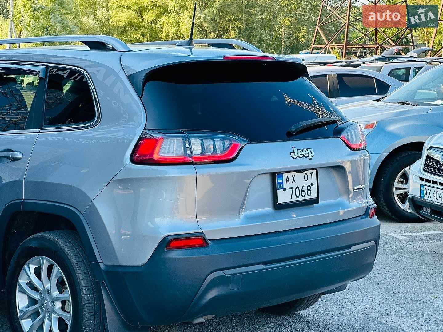 Jeep Cherokee 2018 VIN 1C4PJLCB3KD206922 фото оголошення 5 з 36