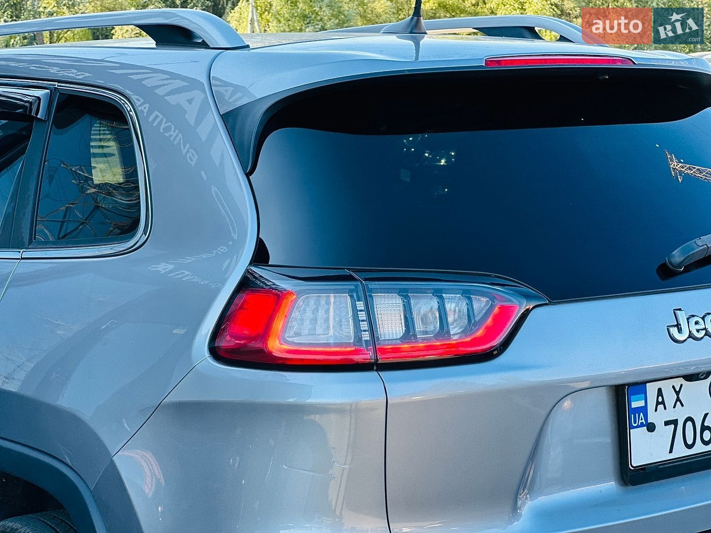 Jeep Cherokee 2018 VIN 1C4PJLCB3KD206922 фото оголошення 6 з 36