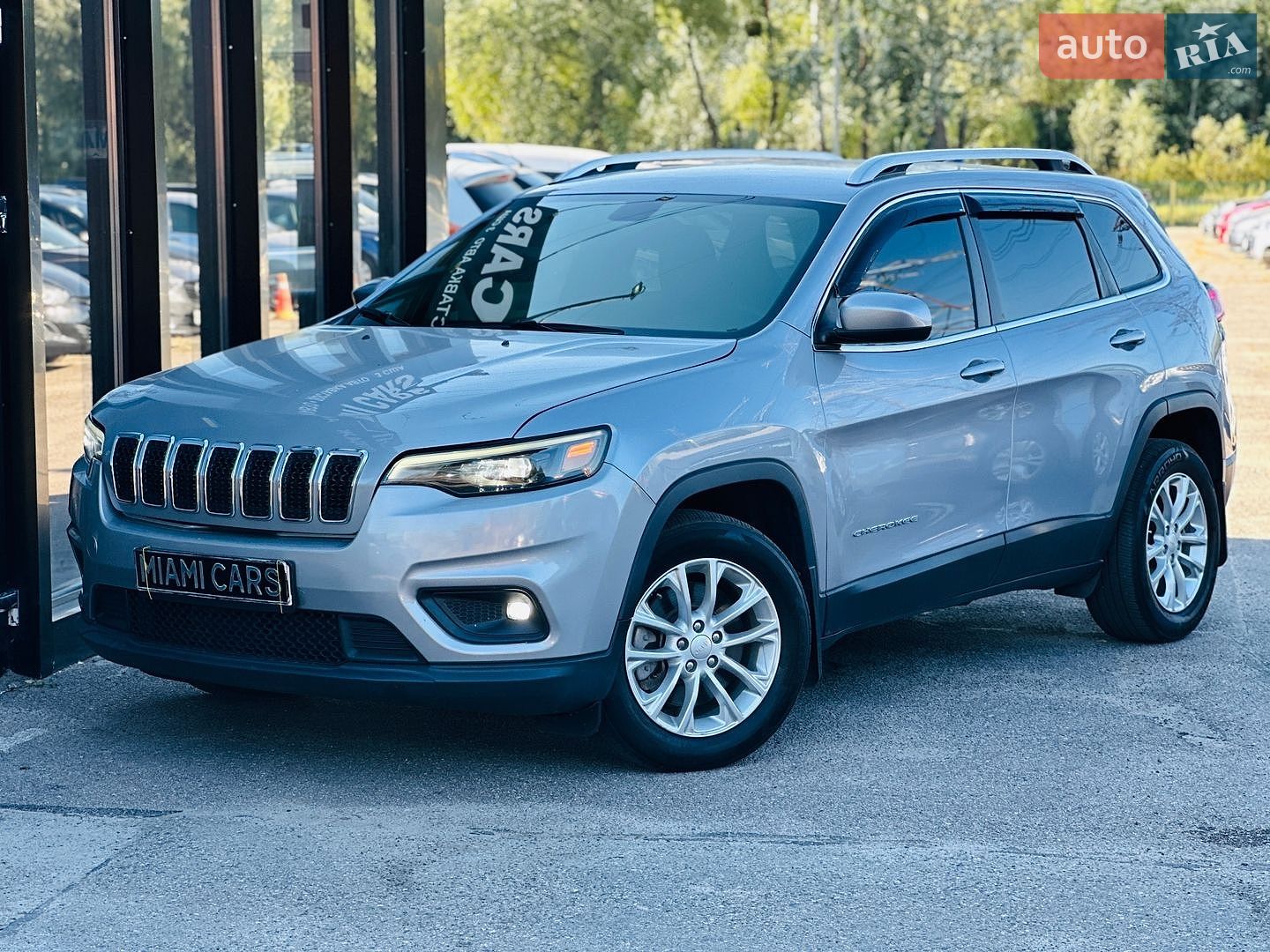 Jeep Cherokee 2018 VIN 1C4PJLCB3KD206922 фото оголошення 7 з 36