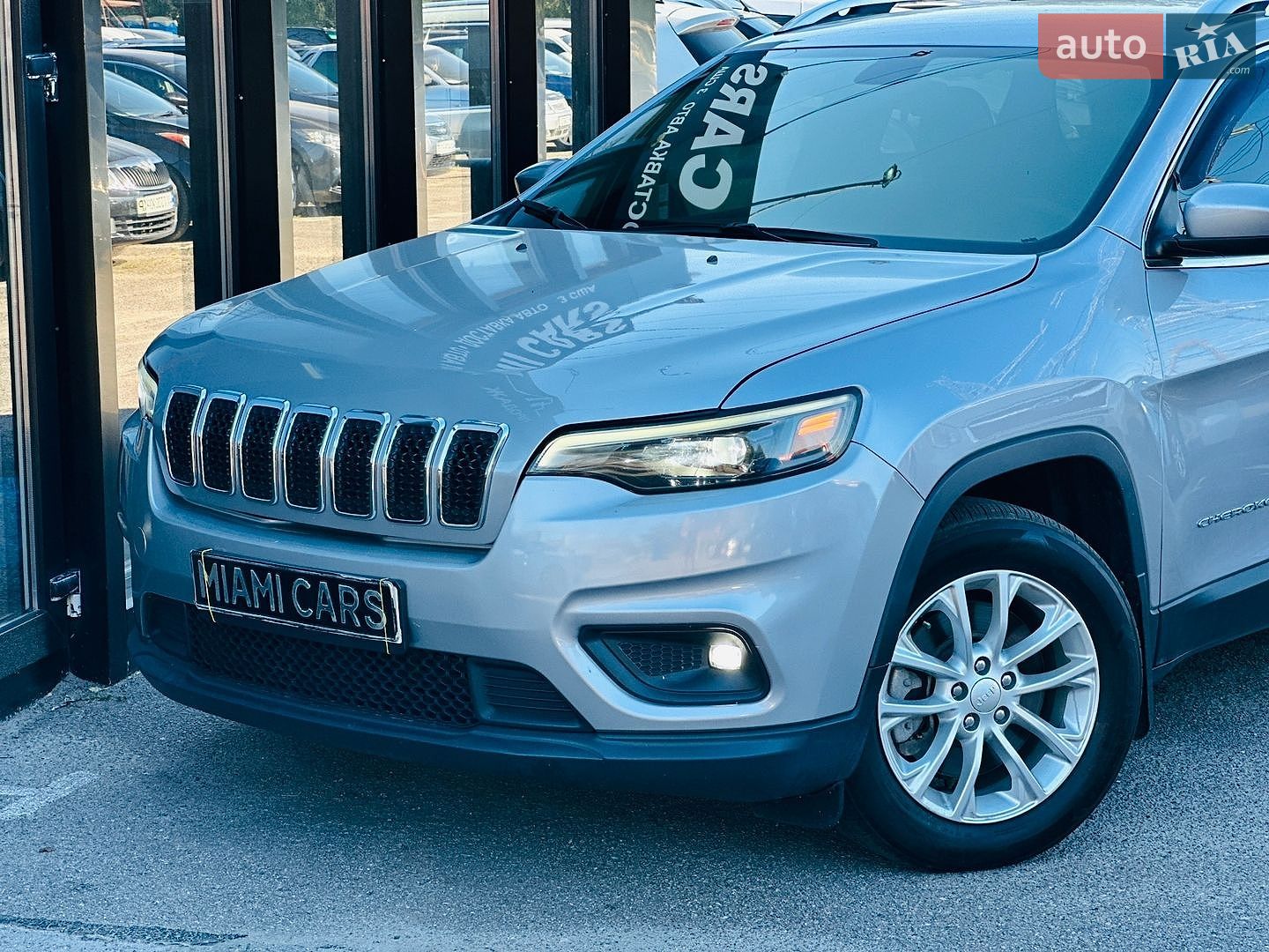 Jeep Cherokee 2018 VIN 1C4PJLCB3KD206922 фото оголошення 8 з 36