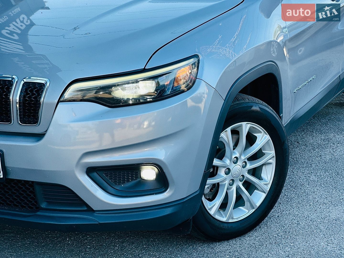 Jeep Cherokee 2018 VIN 1C4PJLCB3KD206922 фото оголошення 9 з 36