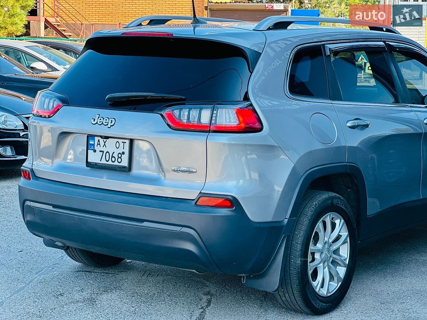 Jeep Cherokee 2018 VIN 1C4PJLCB3KD206922 фото оголошення 11 з 36