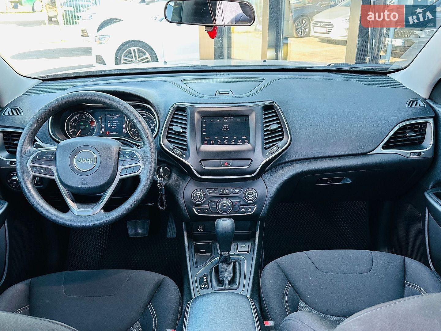 Jeep Cherokee 2018 VIN 1C4PJLCB3KD206922 фото оголошення 19 з 36