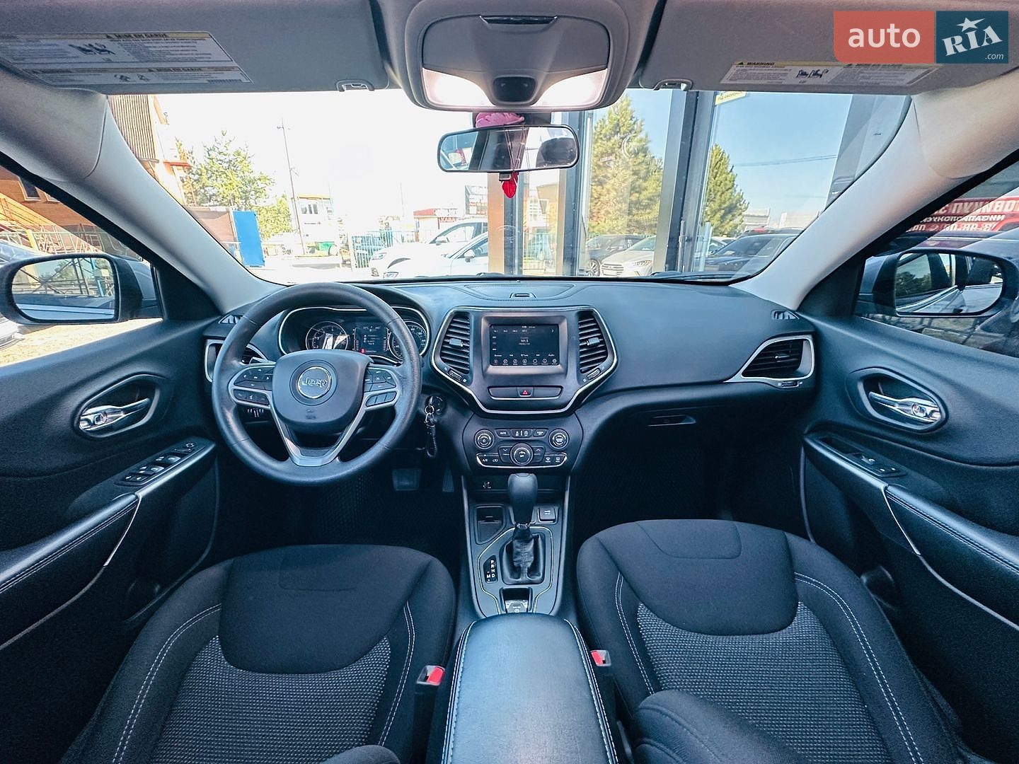 Jeep Cherokee 2018 VIN 1C4PJLCB3KD206922 фото оголошення 22 з 36