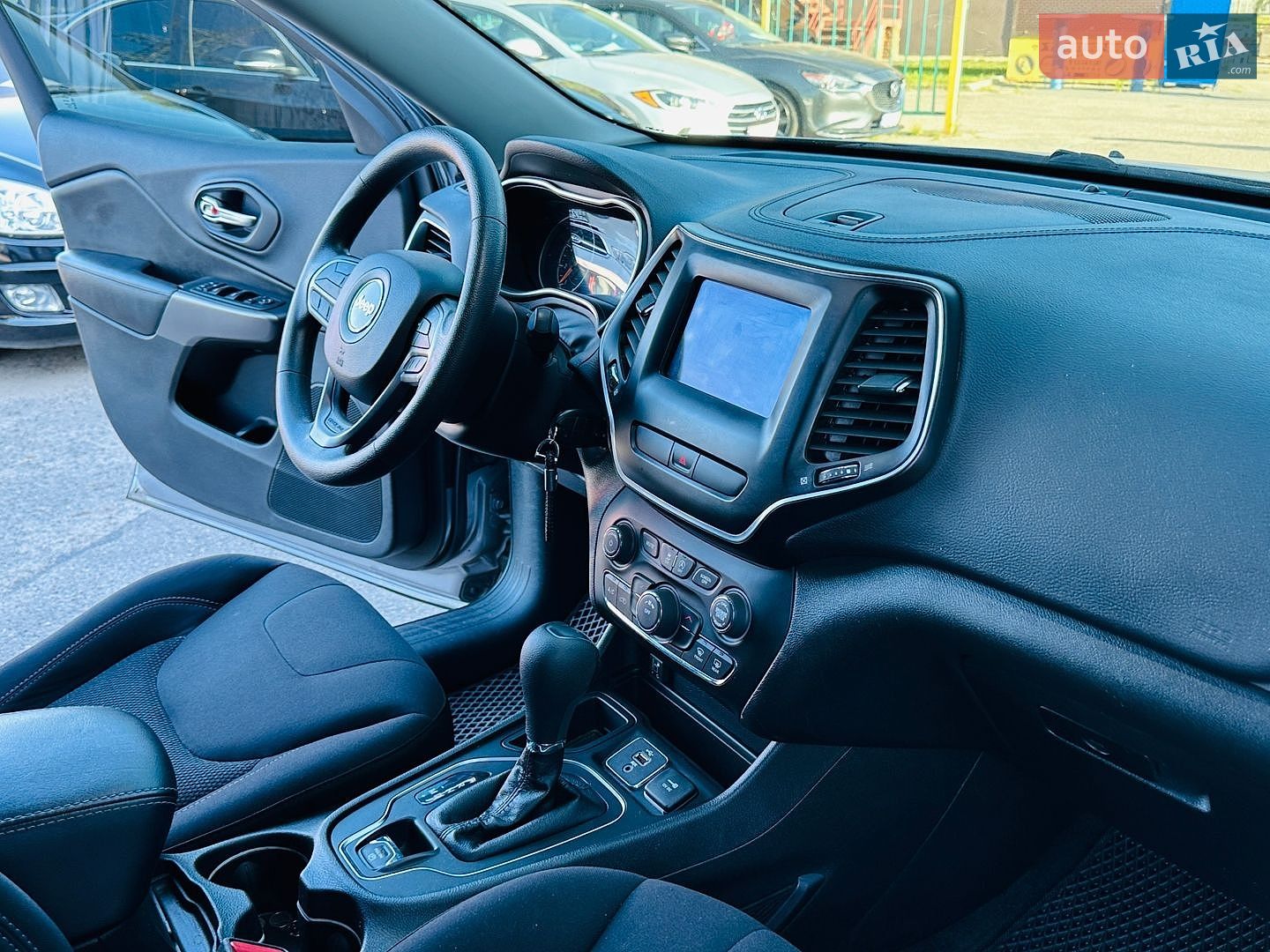 Jeep Cherokee 2018 VIN 1C4PJLCB3KD206922 фото оголошення 28 з 36