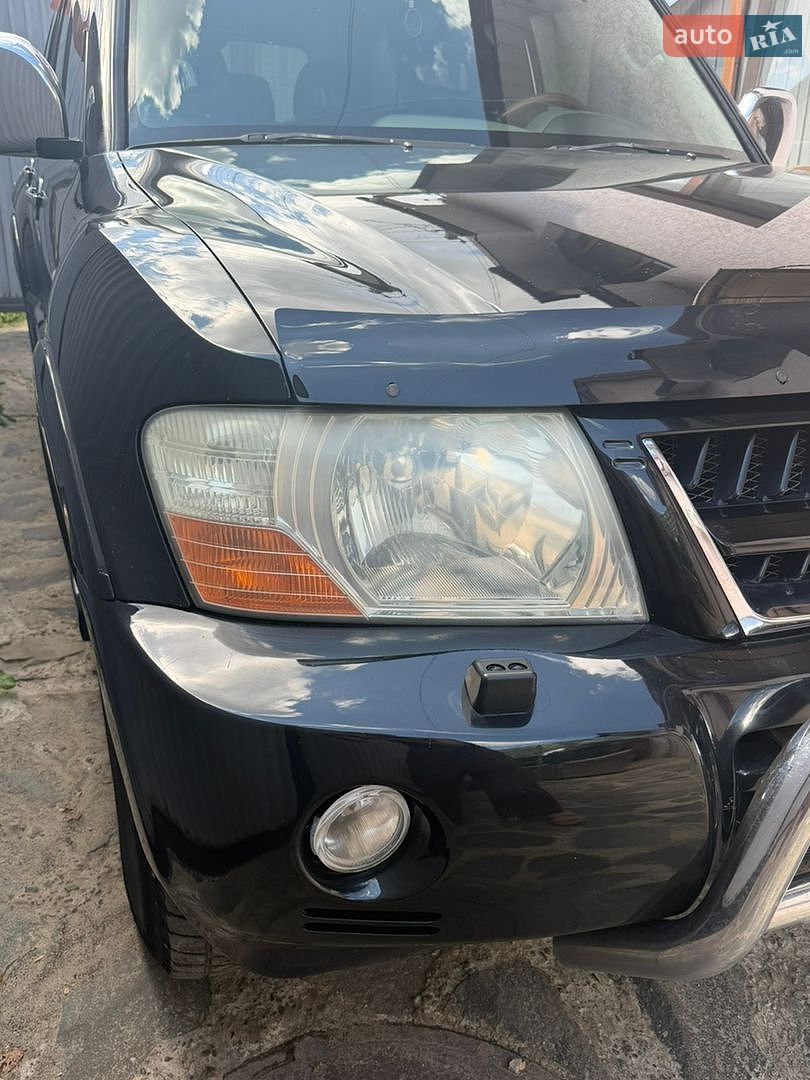 Mitsubishi Pajero 2004 VIN JMBLYV78W4J004475 фото оголошення 2 з 20