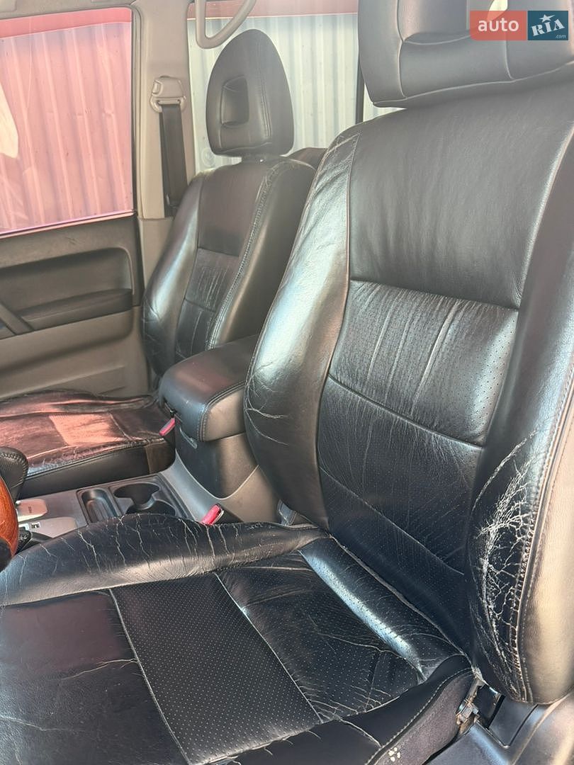 Mitsubishi Pajero 2004 VIN JMBLYV78W4J004475 фото оголошення 8 з 20