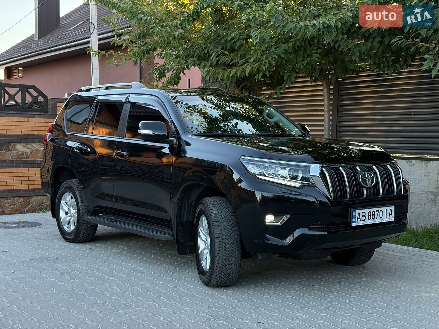 Toyota Land Cruiser Prado 2021 VIN JTEBR3FJ90K197010 фото оголошення 2 з 68
