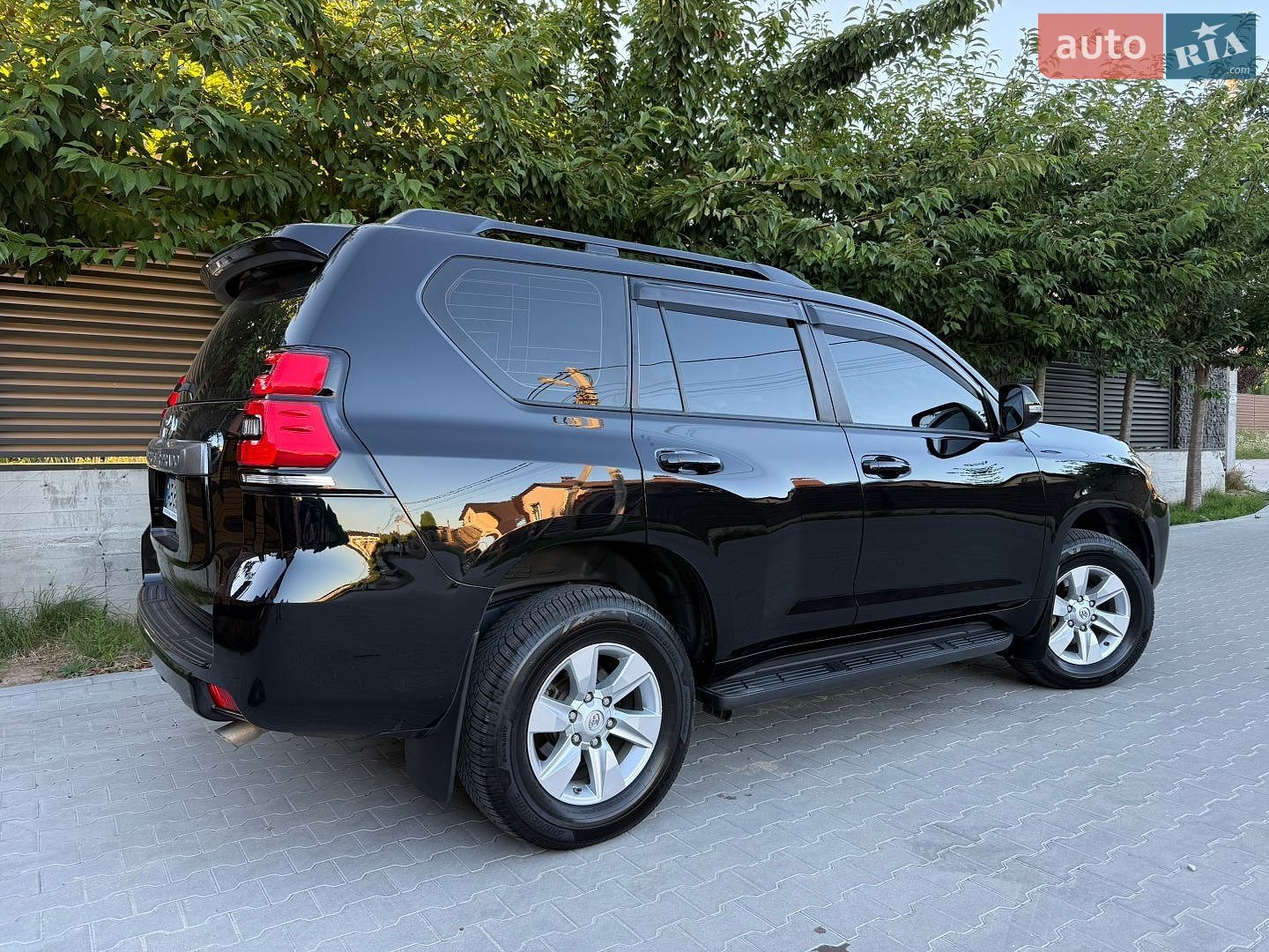 Toyota Land Cruiser Prado 2021 VIN JTEBR3FJ90K197010 фото оголошення 4 з 68