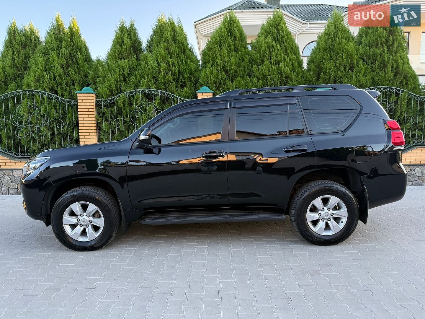 Toyota Land Cruiser Prado 2021 VIN JTEBR3FJ90K197010 фото оголошення 6 з 68