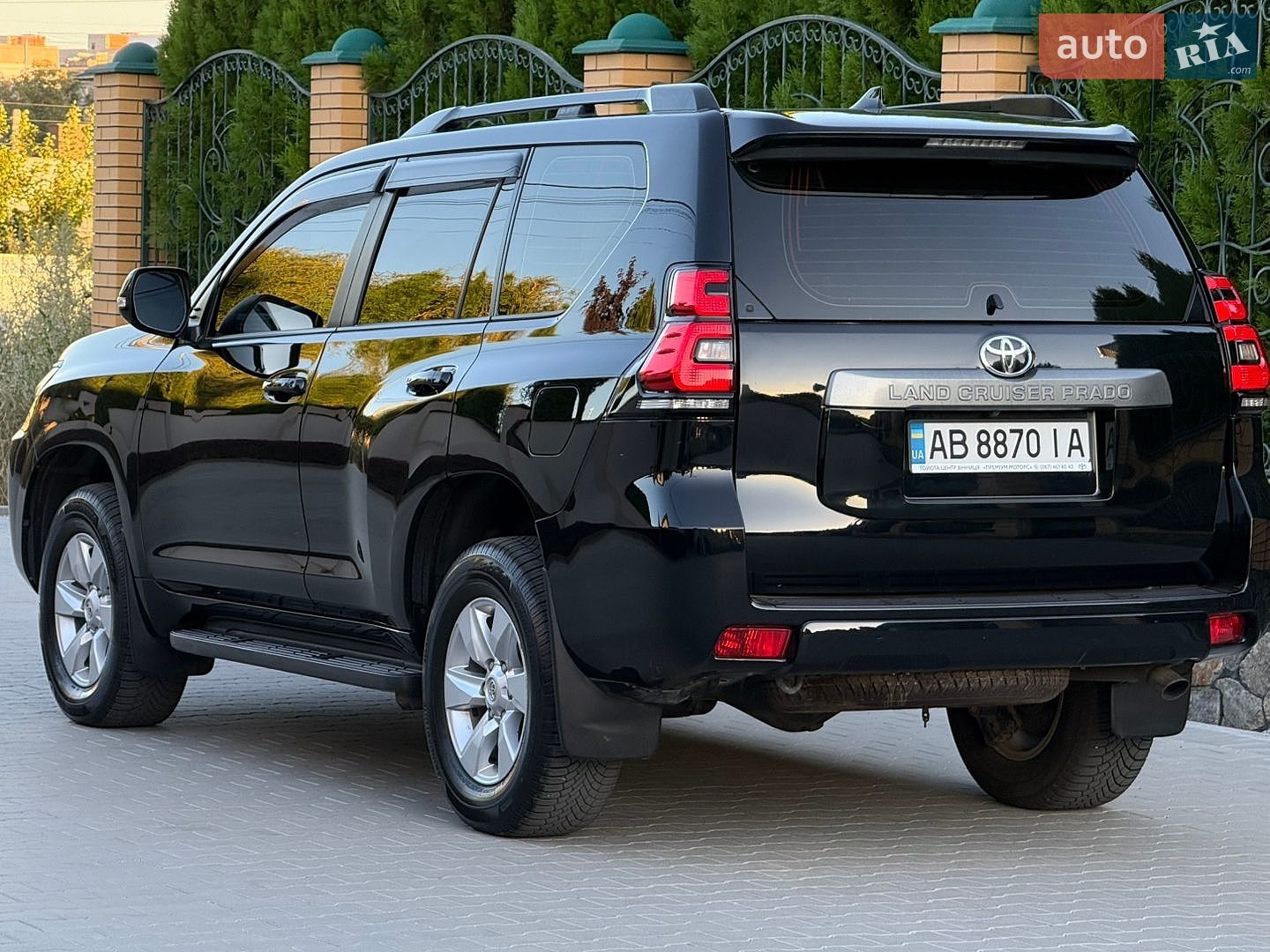 Toyota Land Cruiser Prado 2021 VIN JTEBR3FJ90K197010 фото оголошення 18 з 68