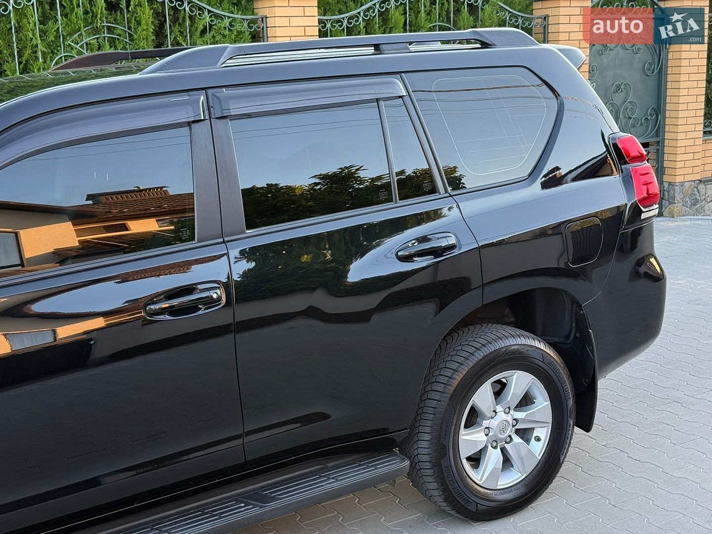 Toyota Land Cruiser Prado 2021 VIN JTEBR3FJ90K197010 фото оголошення 23 з 68