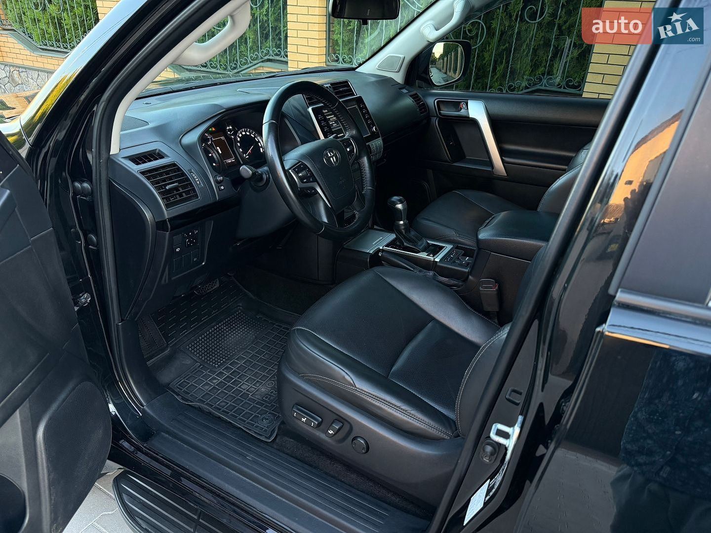 Toyota Land Cruiser Prado 2021 VIN JTEBR3FJ90K197010 фото оголошення 33 з 68