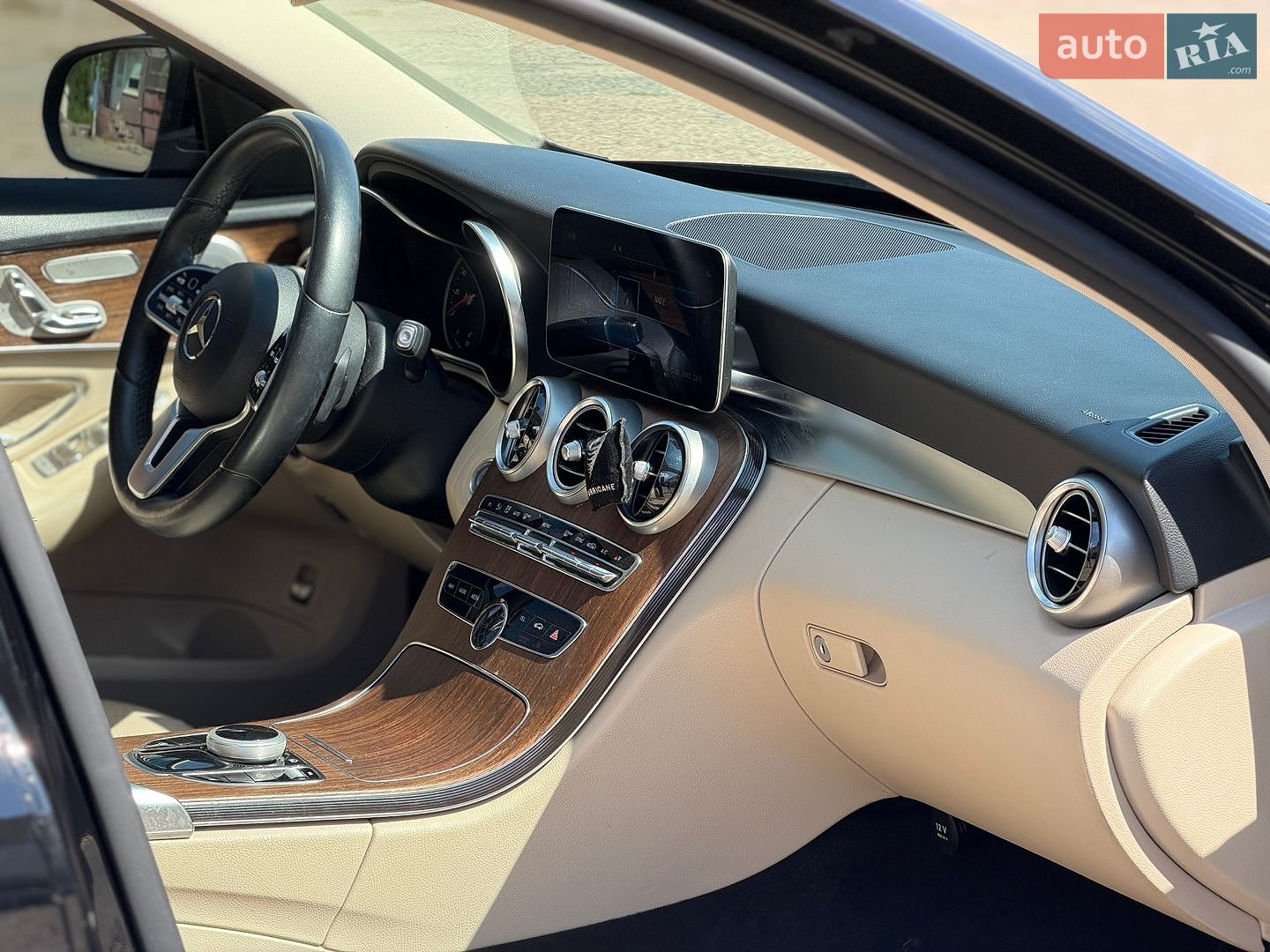 Mercedes-Benz C-Class 2019 VIN WDDWF8EB1KR484864 фото оголошення 12 з 22