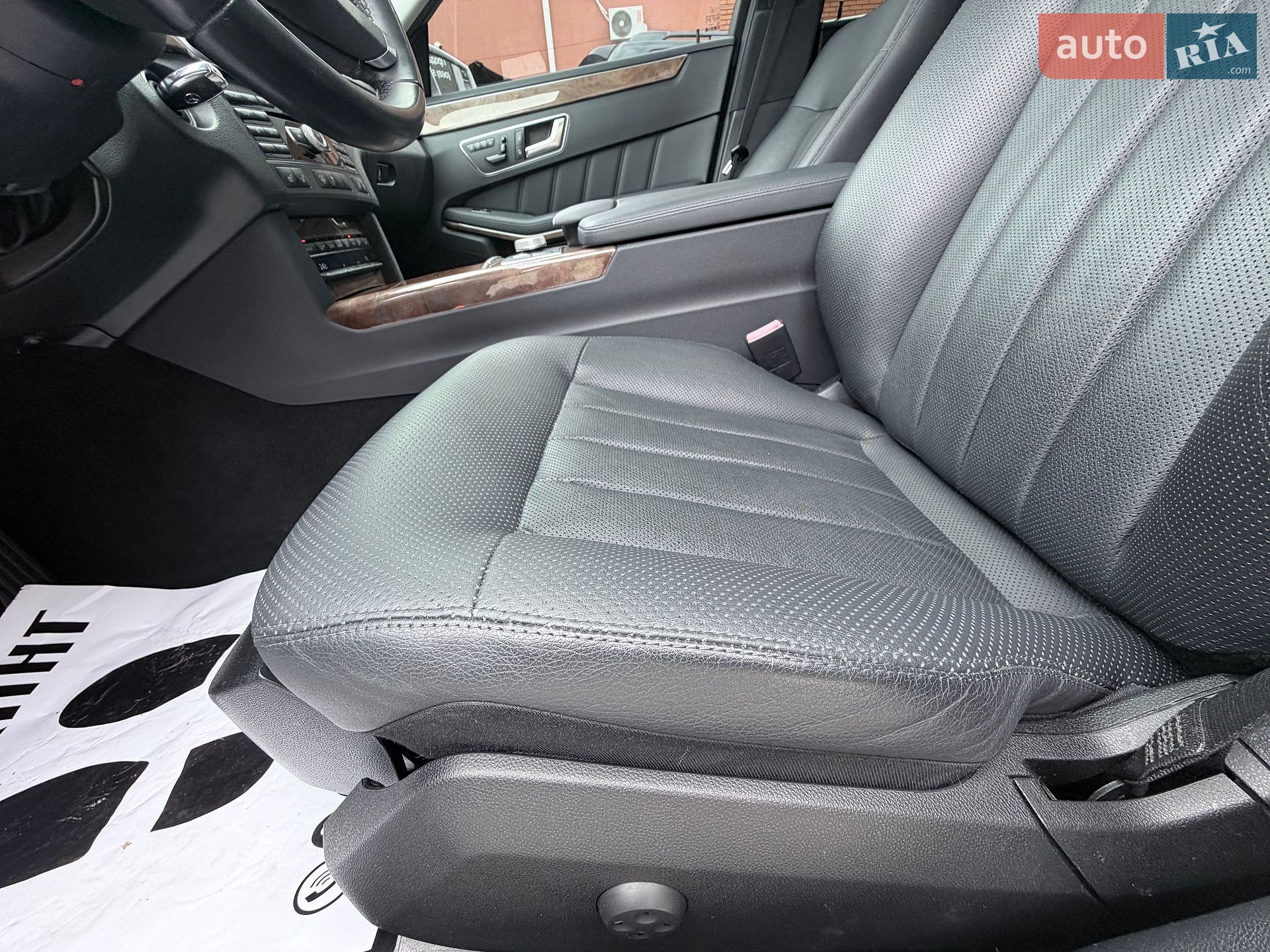 Mercedes-Benz E-Class 2012 VIN WDDHF2EB0CA596531 фото оголошення 31 з 50