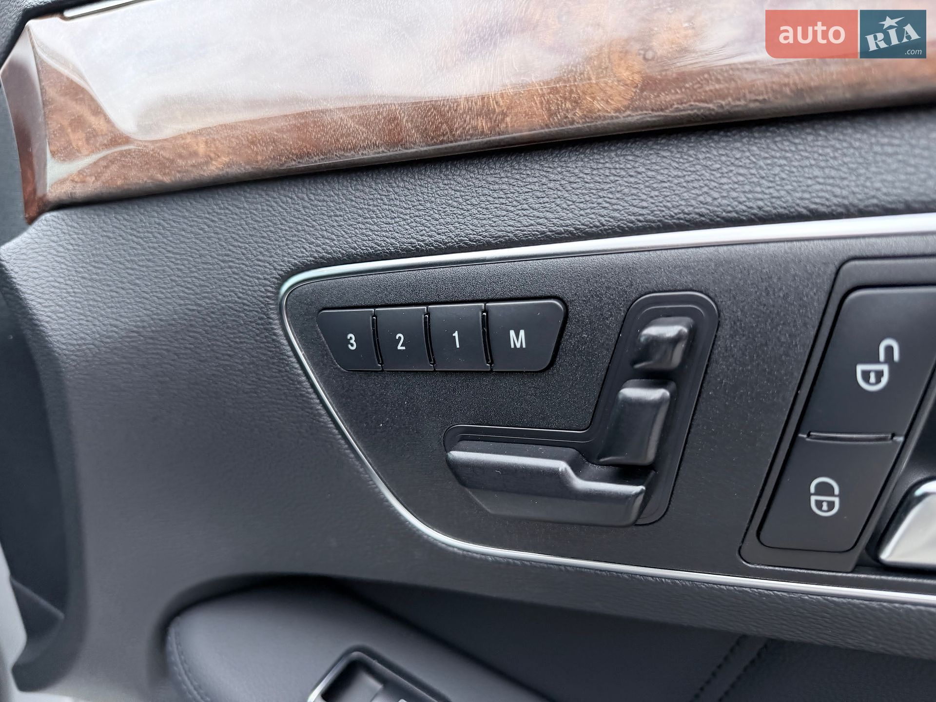 Mercedes-Benz E-Class 2012 VIN WDDHF2EB0CA596531 фото оголошення 36 з 50