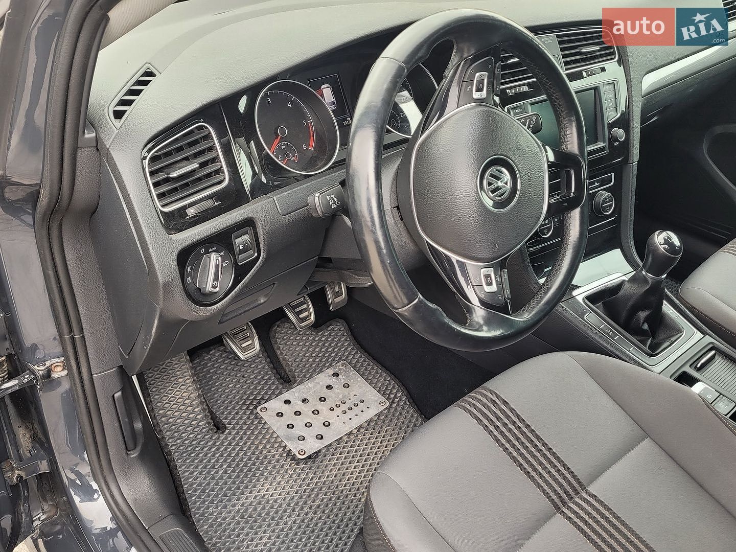 Volkswagen Golf 2017 VIN WVWZZZAUZHP576157 фото оголошення 22 з 43