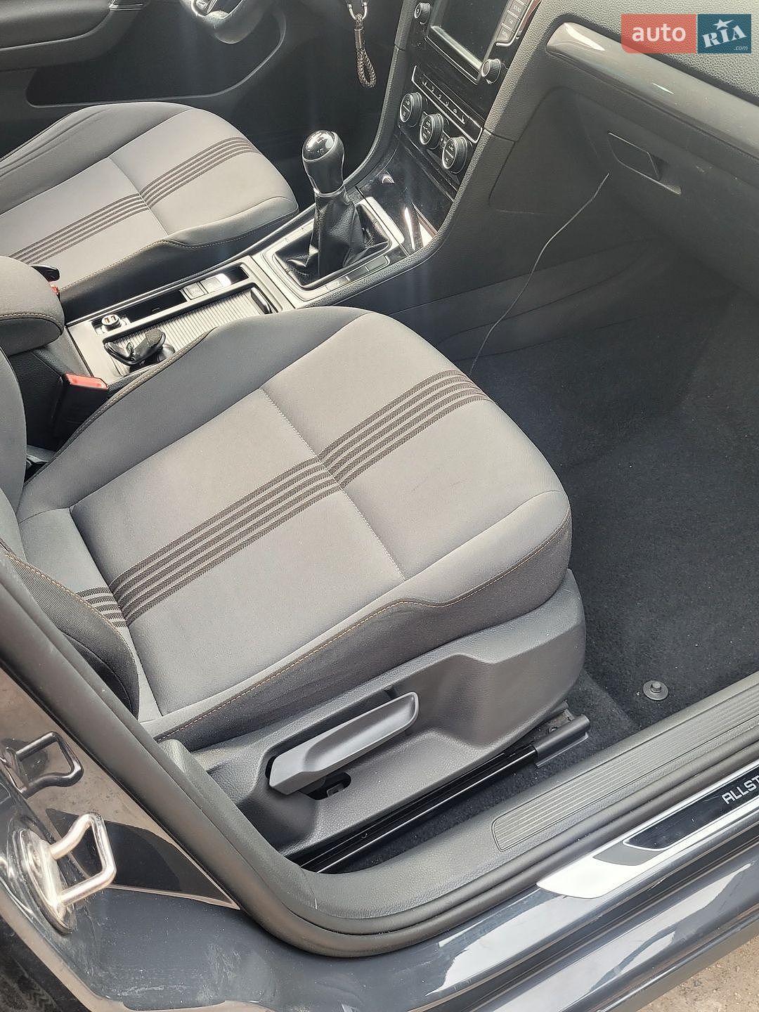 Volkswagen Golf 2017 VIN WVWZZZAUZHP576157 фото оголошення 29 з 43