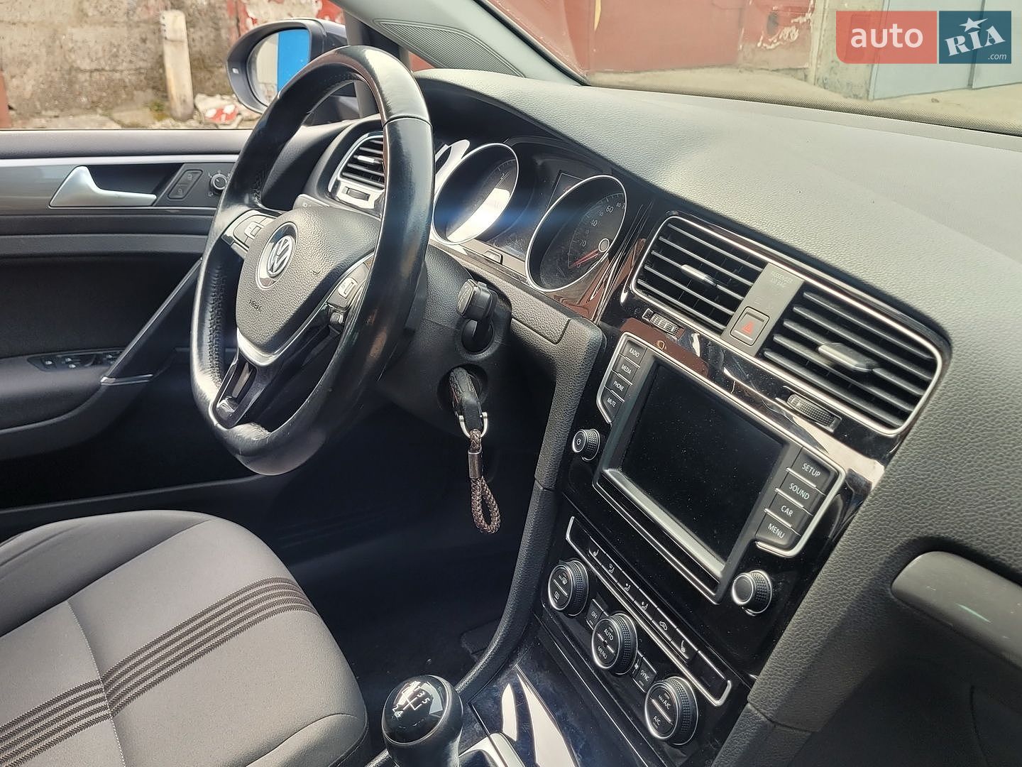 Volkswagen Golf 2017 VIN WVWZZZAUZHP576157 фото оголошення 32 з 43