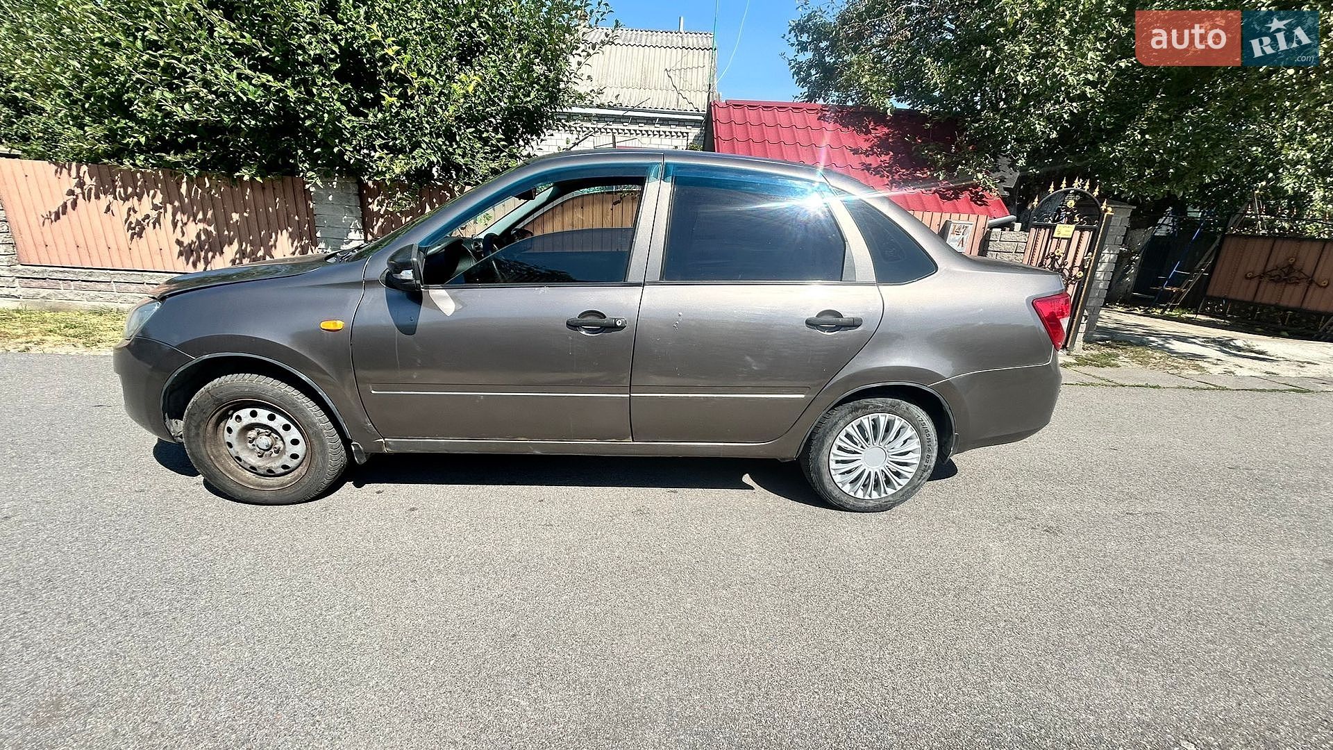 ВАЗ / Lada 2190 Granta 2014 VIN XTA219010F0317471 фото оголошення 2 з 11