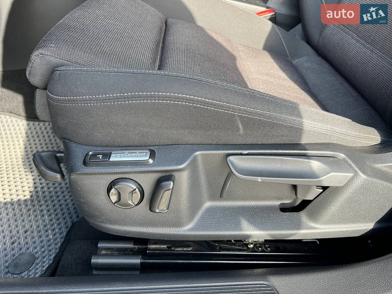 Volkswagen Passat 2019 VIN WVWZZZ3CZKE123265 фото оголошення 17 з 35