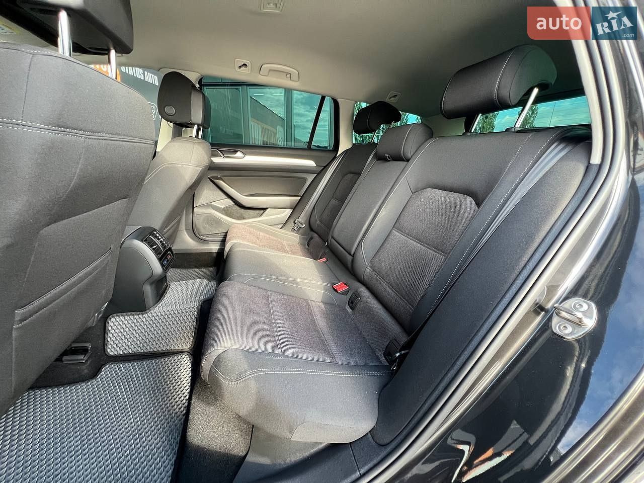 Volkswagen Passat 2019 VIN WVWZZZ3CZKE123265 фото оголошення 32 з 35