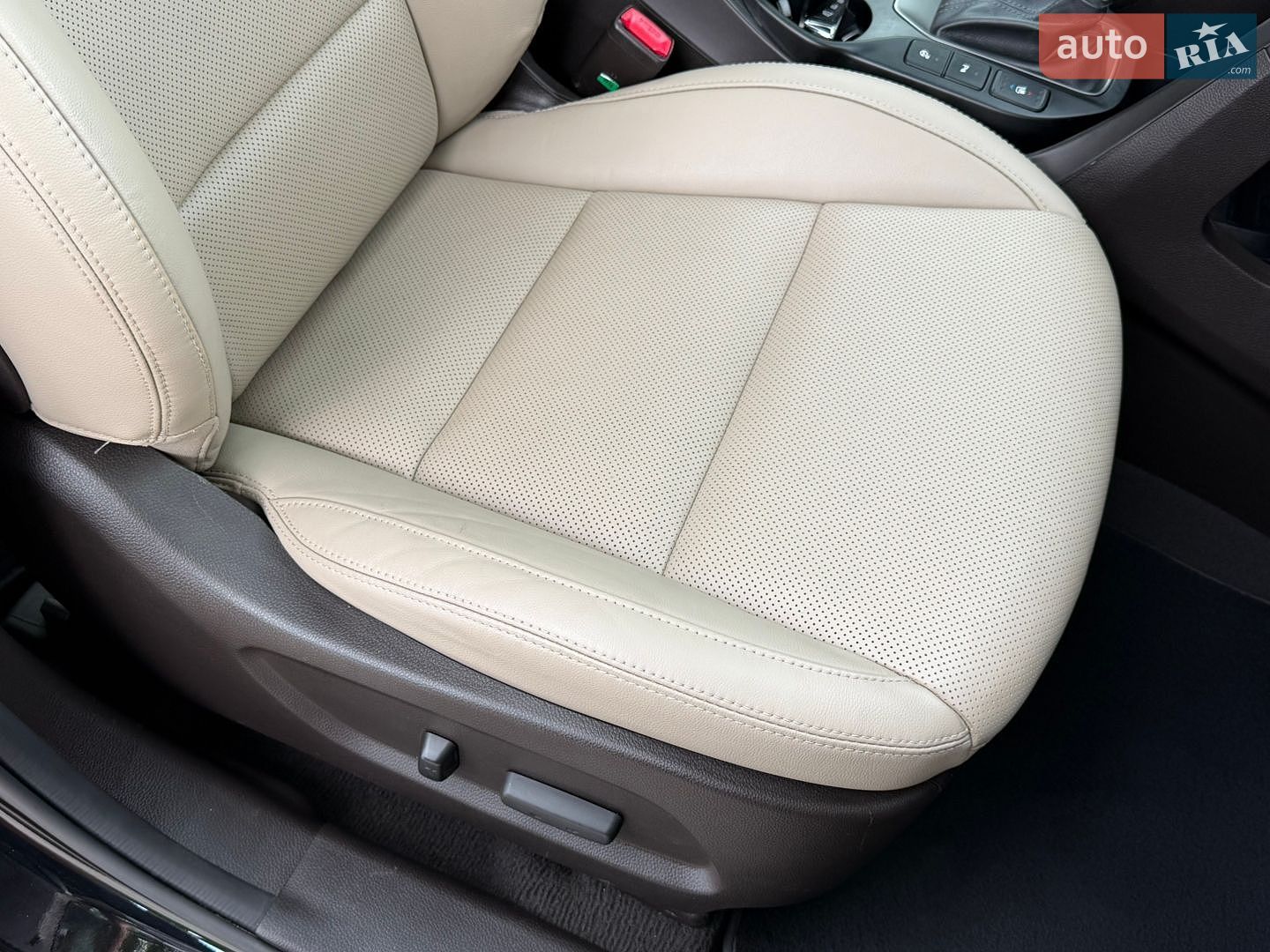 Hyundai Grand Santa Fe 2015 VIN KMHSR81XDGU145713 фото оголошення 36 з 73