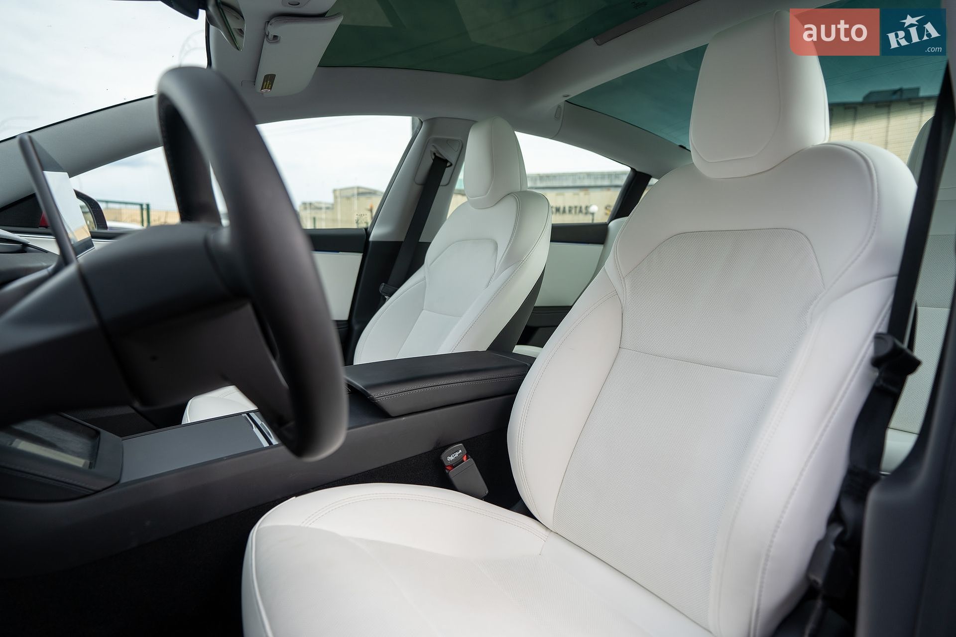 Tesla Model 3 2024 VIN 5YJ3E1EB0RF766713 фото оголошення 16 з 31
