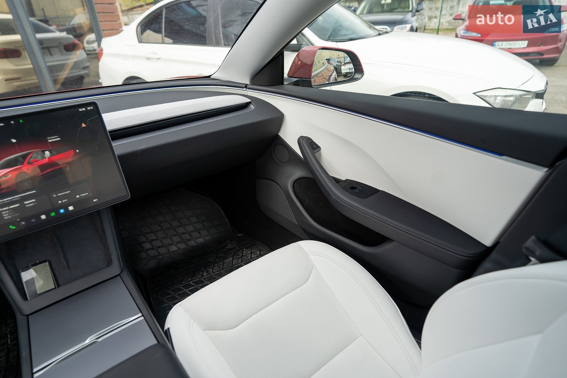 Tesla Model 3 2024 VIN 5YJ3E1EB0RF766713 фото оголошення 19 з 31