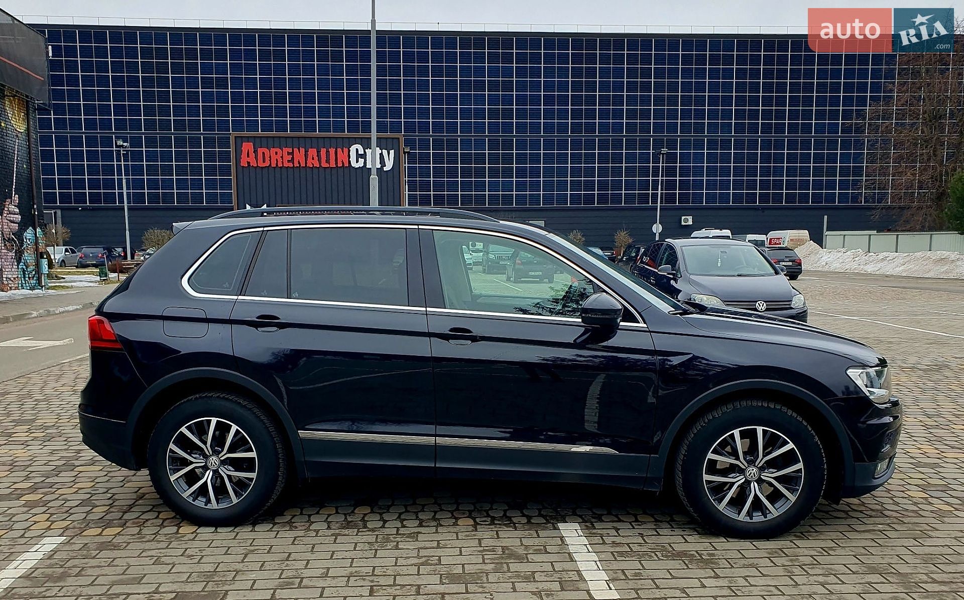Volkswagen Tiguan 2017 VIN WVGZZZ5NZJW313602 фото оголошення 4 з 40