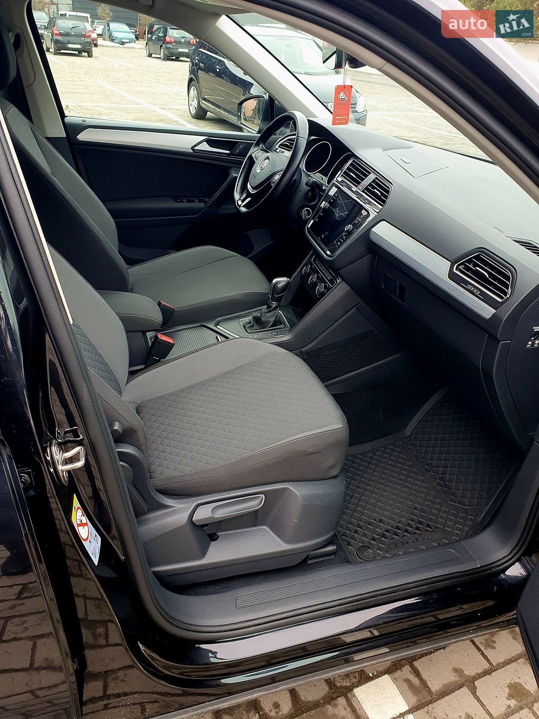 Volkswagen Tiguan 2017 VIN WVGZZZ5NZJW313602 фото оголошення 17 з 40