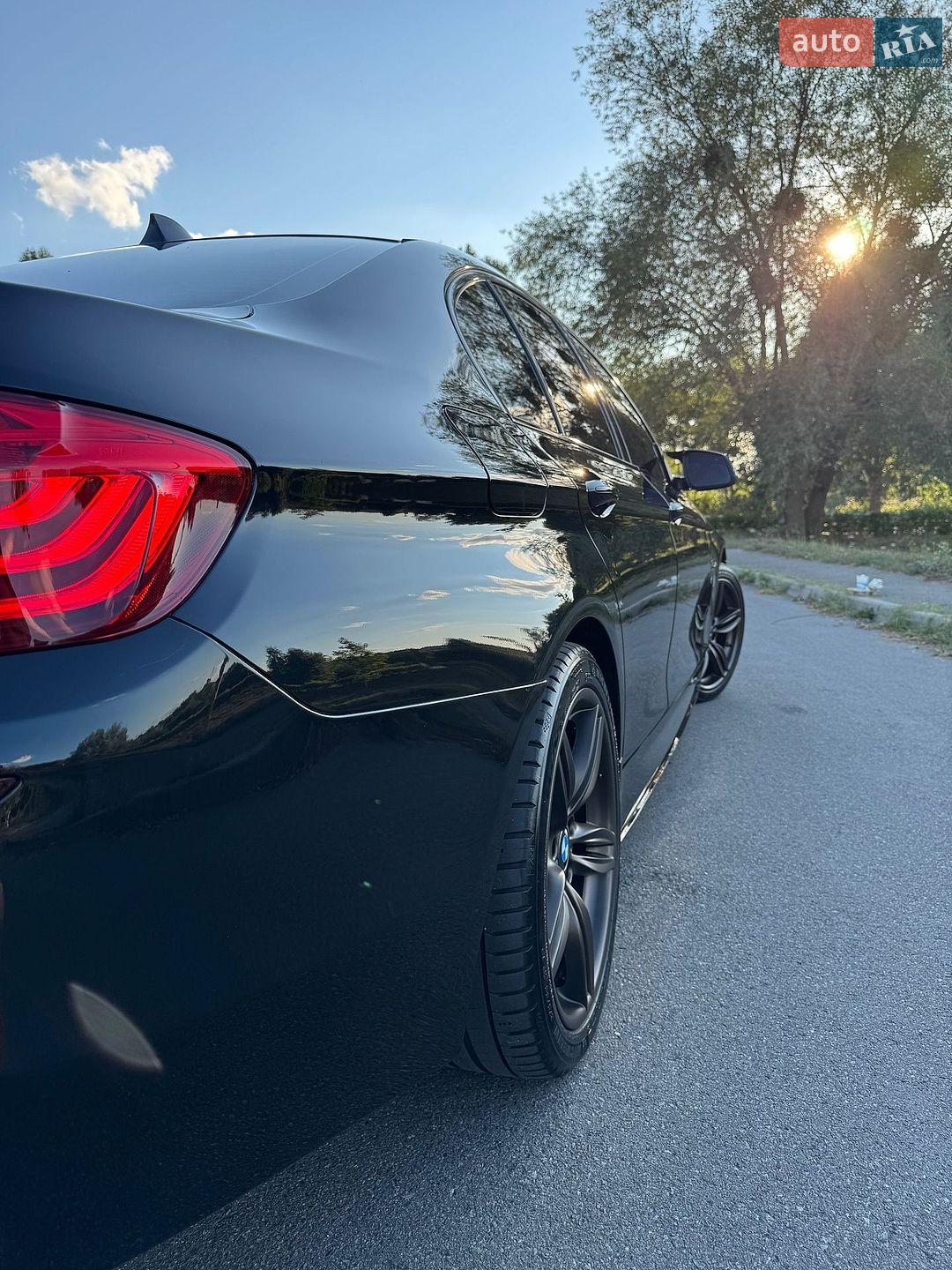 BMW 5 Series 2015 VIN WBA5A5C52GD529683 фото оголошення 5 з 37