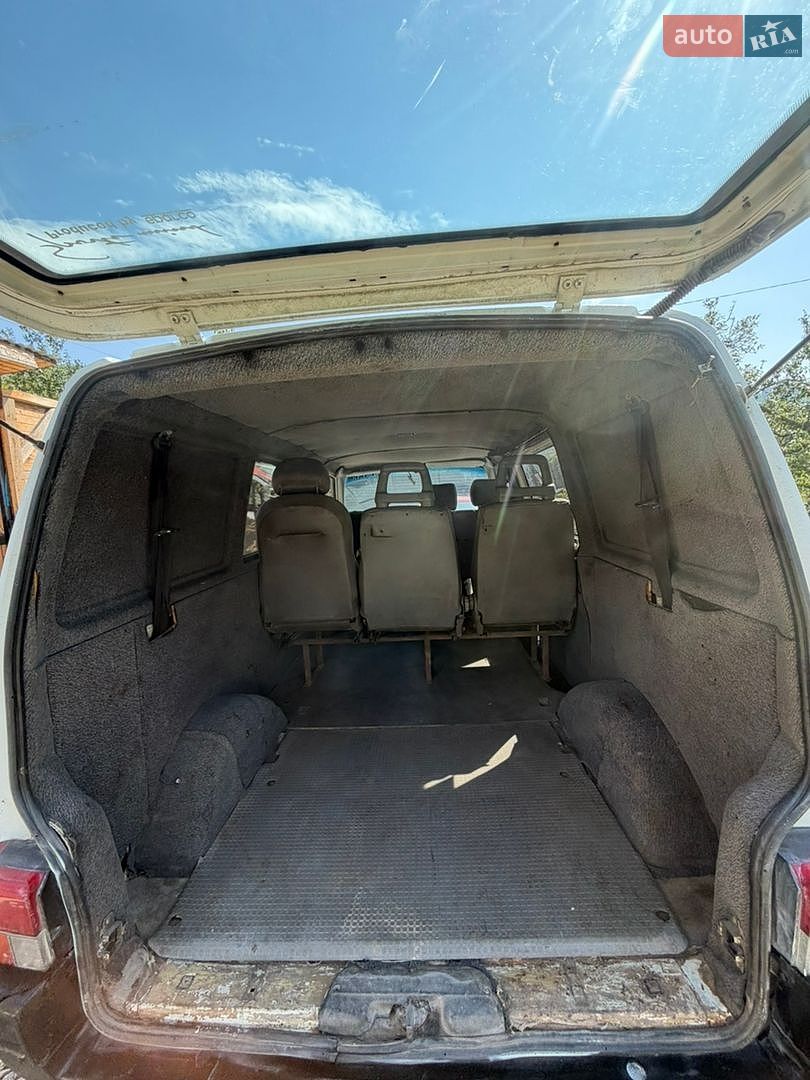 Volkswagen Transporter 1993 VIN WV2ZZZ70ZPH021988 фото оголошення 4 з 9