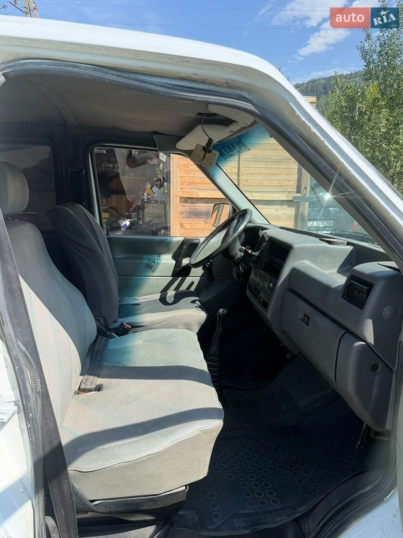 Volkswagen Transporter 1993 VIN WV2ZZZ70ZPH021988 фото оголошення 6 з 9