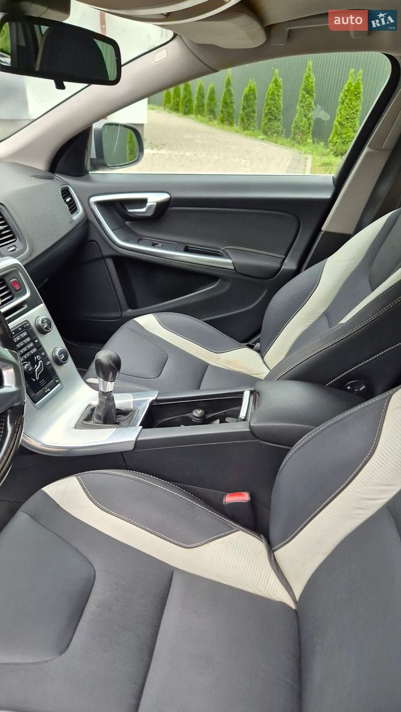 Volvo V60 2011 VIN YV1FW84A1C1058311 фото оголошення 32 з 65
