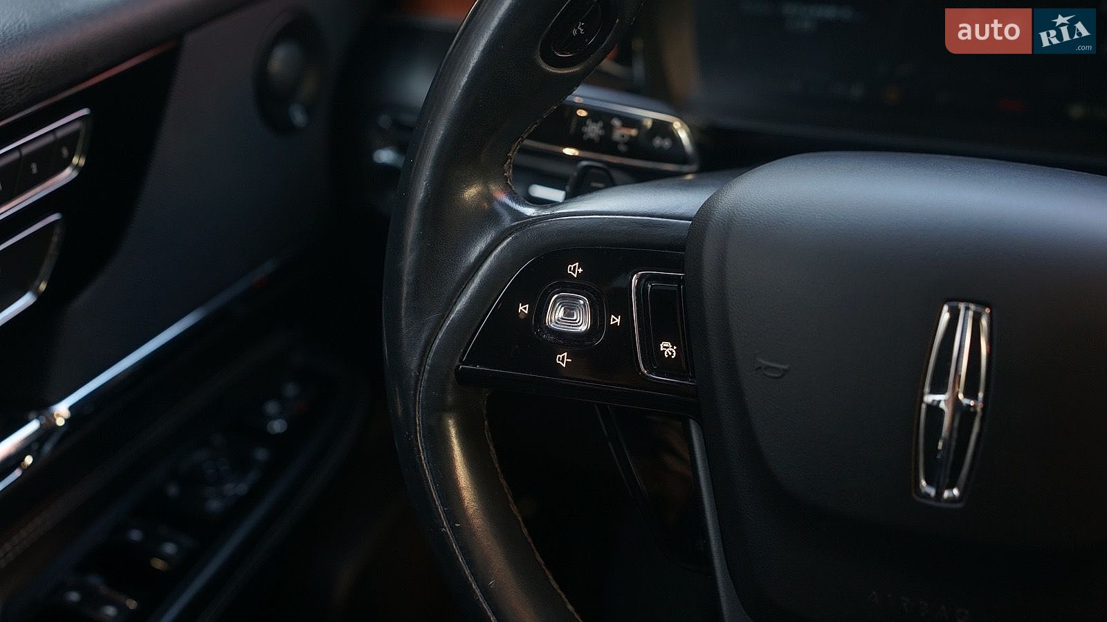 Lincoln Corsair 2020 VIN 5LMCJ2D92LUL11689 фото оголошення 37 з 52